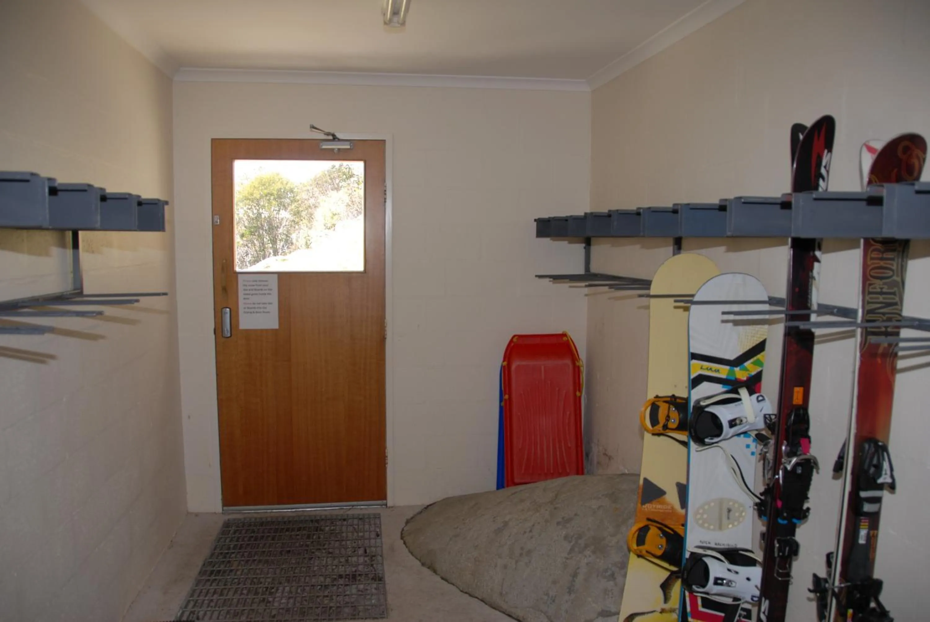 Skiing in Summit Ridge Alpine Lodge