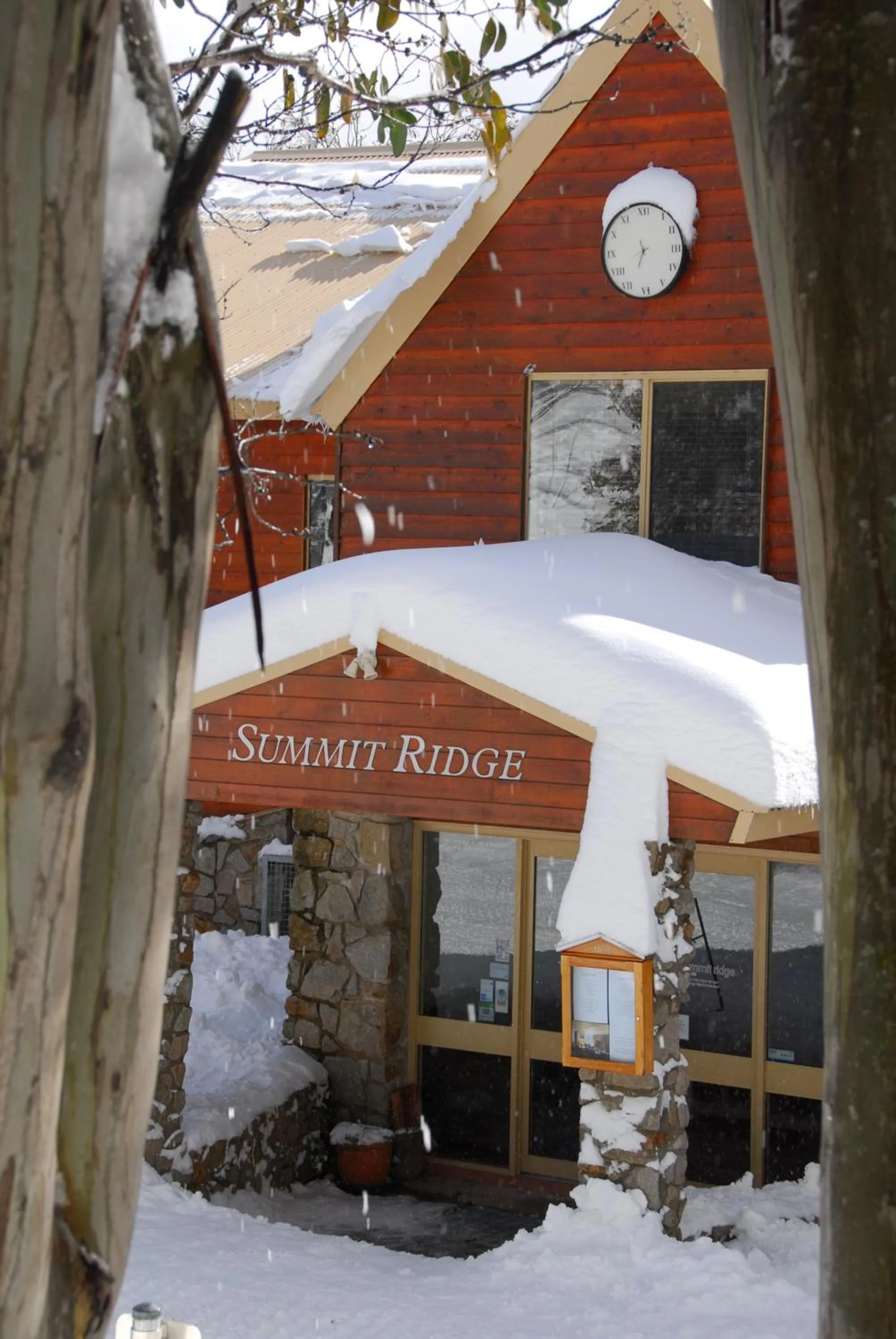 Facade/entrance in Summit Ridge Alpine Lodge