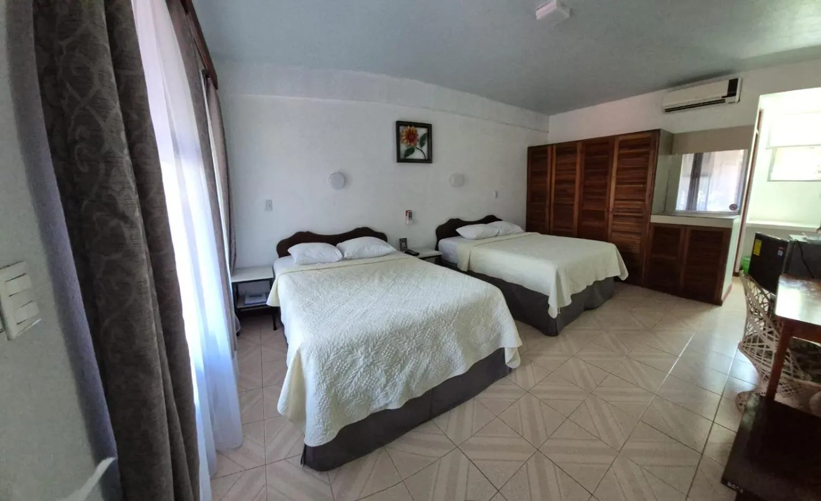 Bed in Hotel Divisamar by LHR