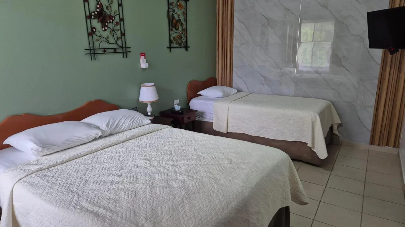 Bed in Hotel Divisamar by LHR