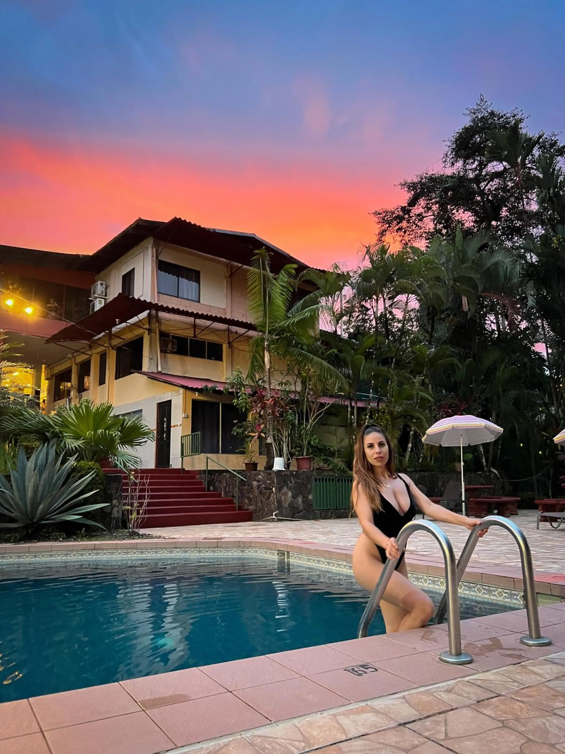 Swimming pool in Hotel Divisamar by LHR