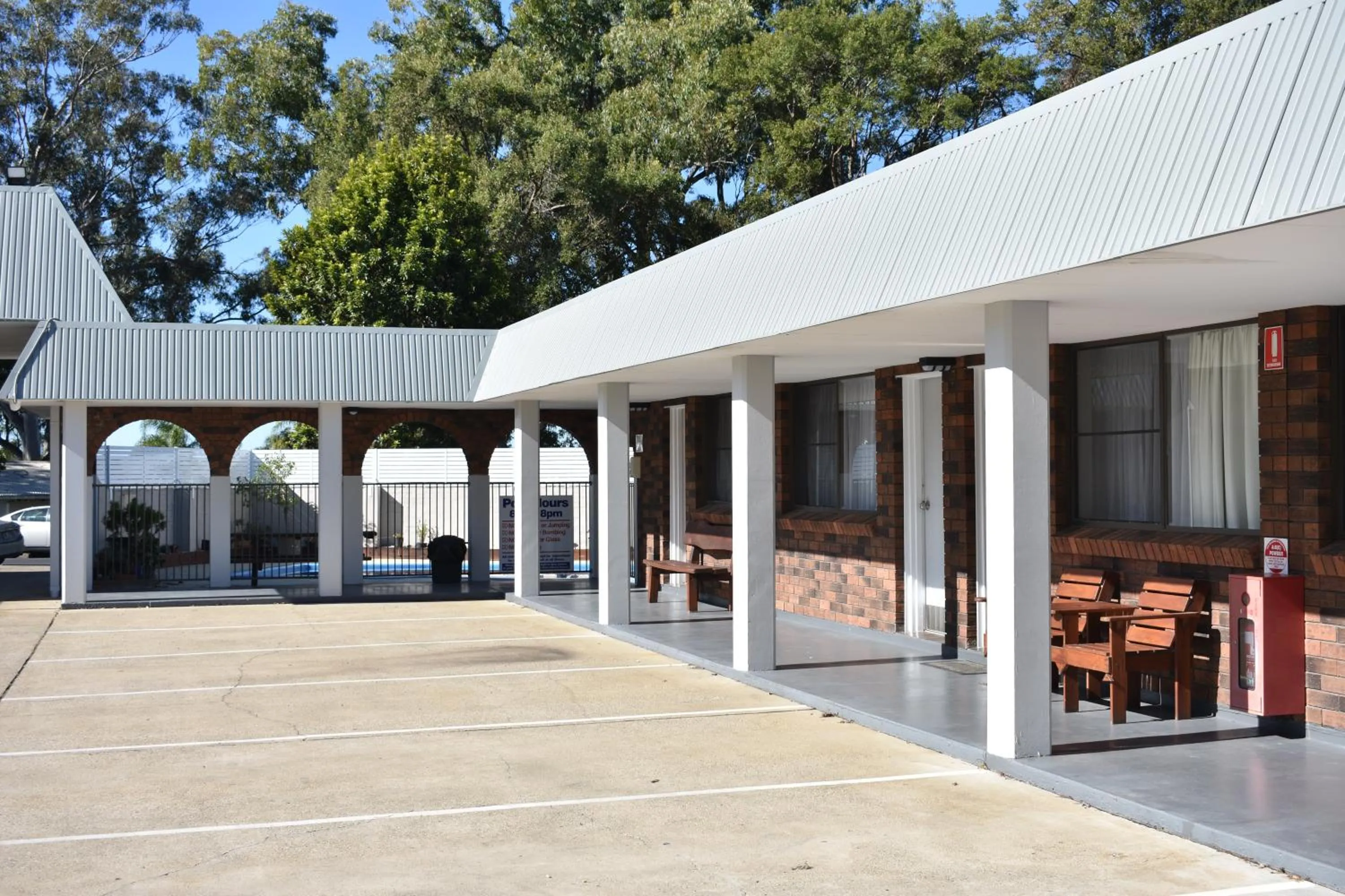Pool view in Best Western Parkside Motor Inn
