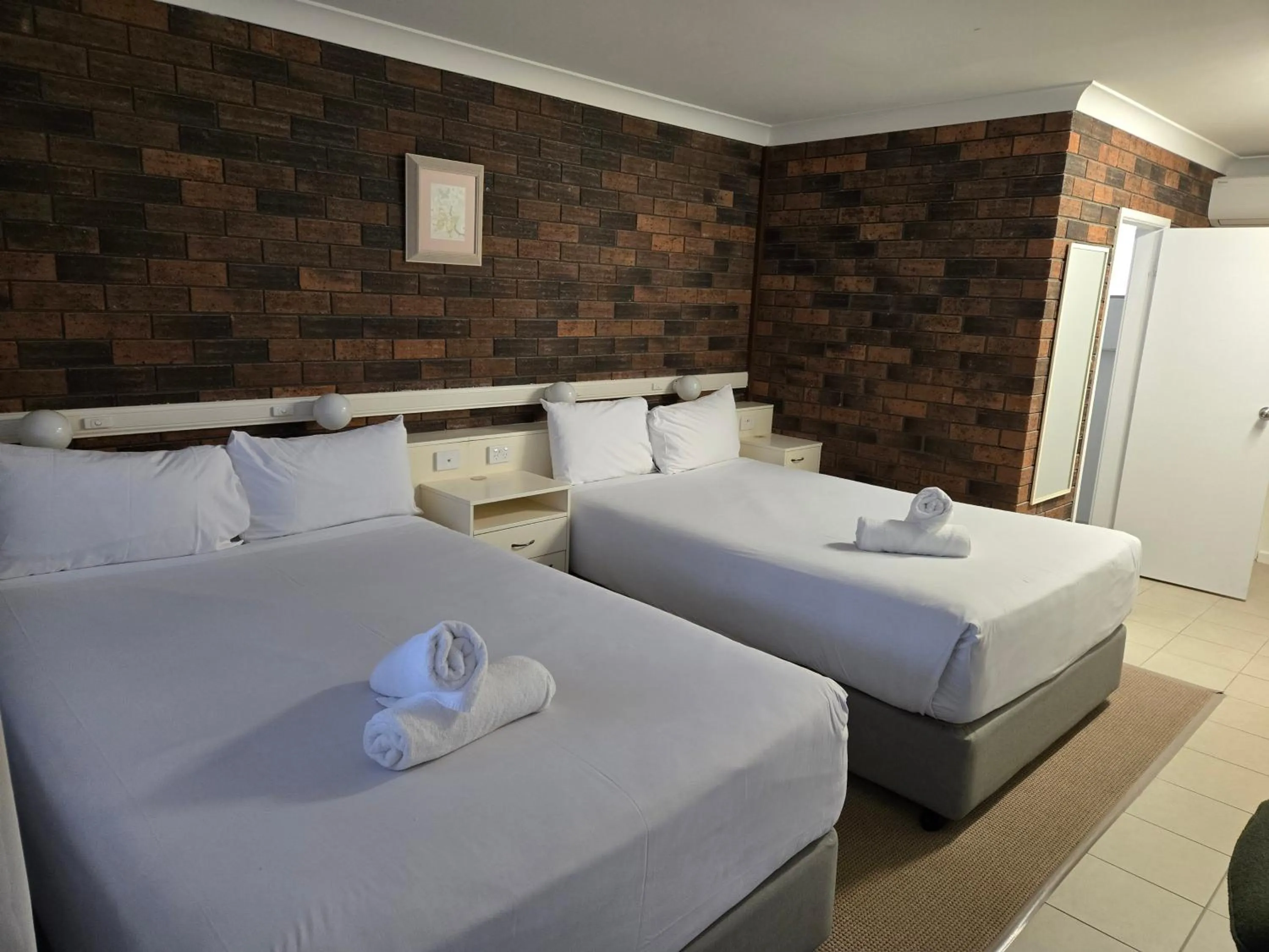 Bedroom, Bed in Best Western Parkside Motor Inn