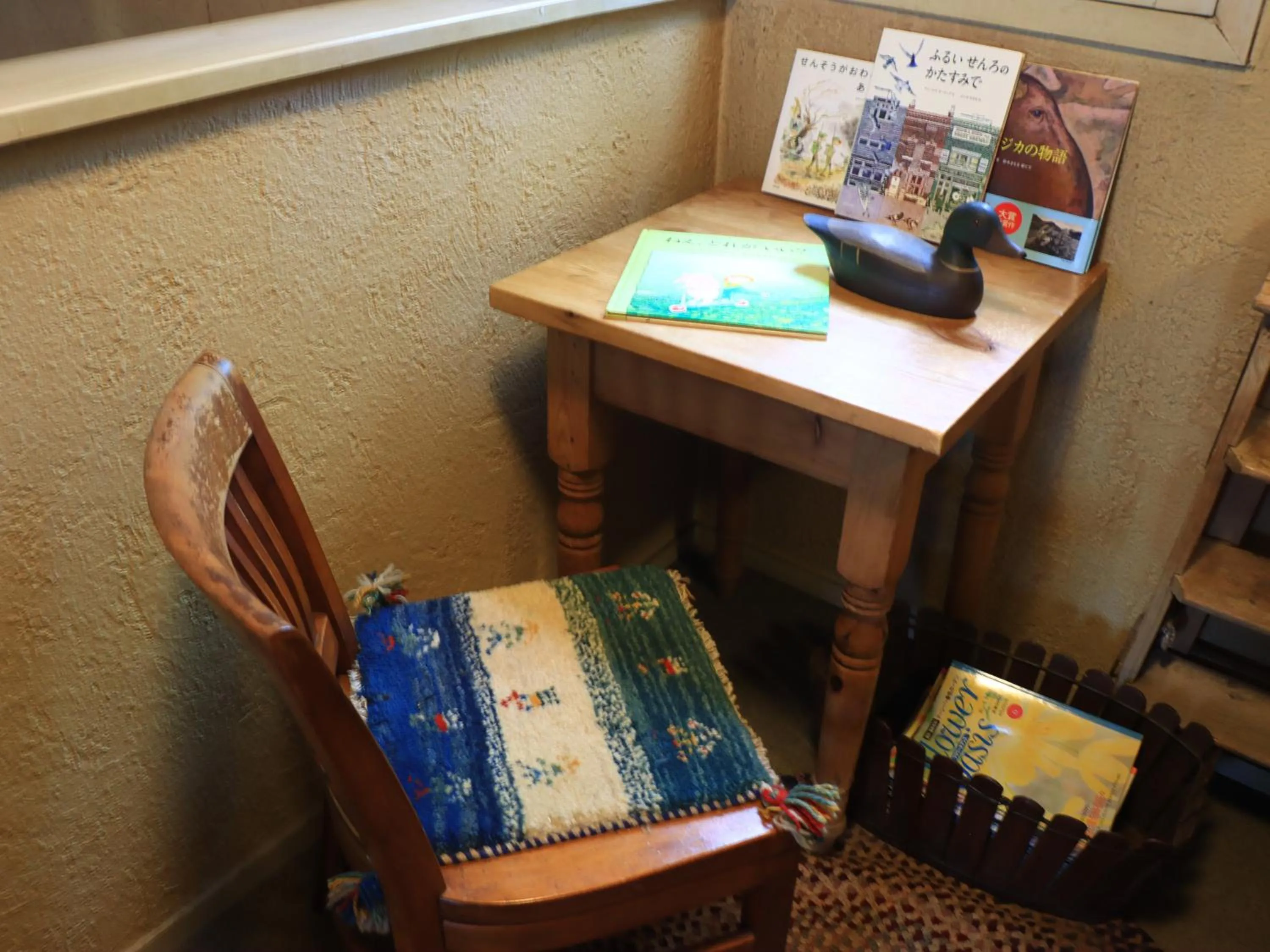 Library in Country Inn Orchard House