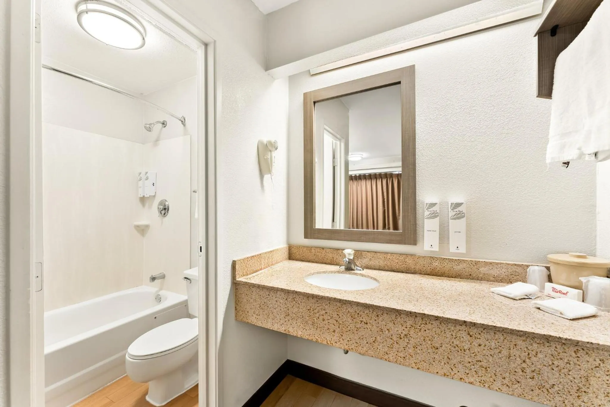 Bathroom in Red Roof Inn Allentown Airport