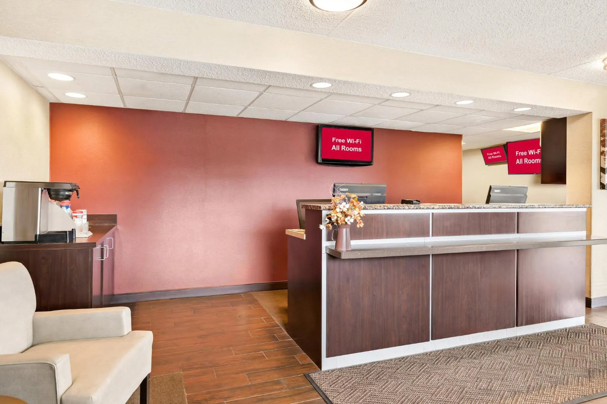 Lobby or reception in Red Roof Inn Allentown Airport