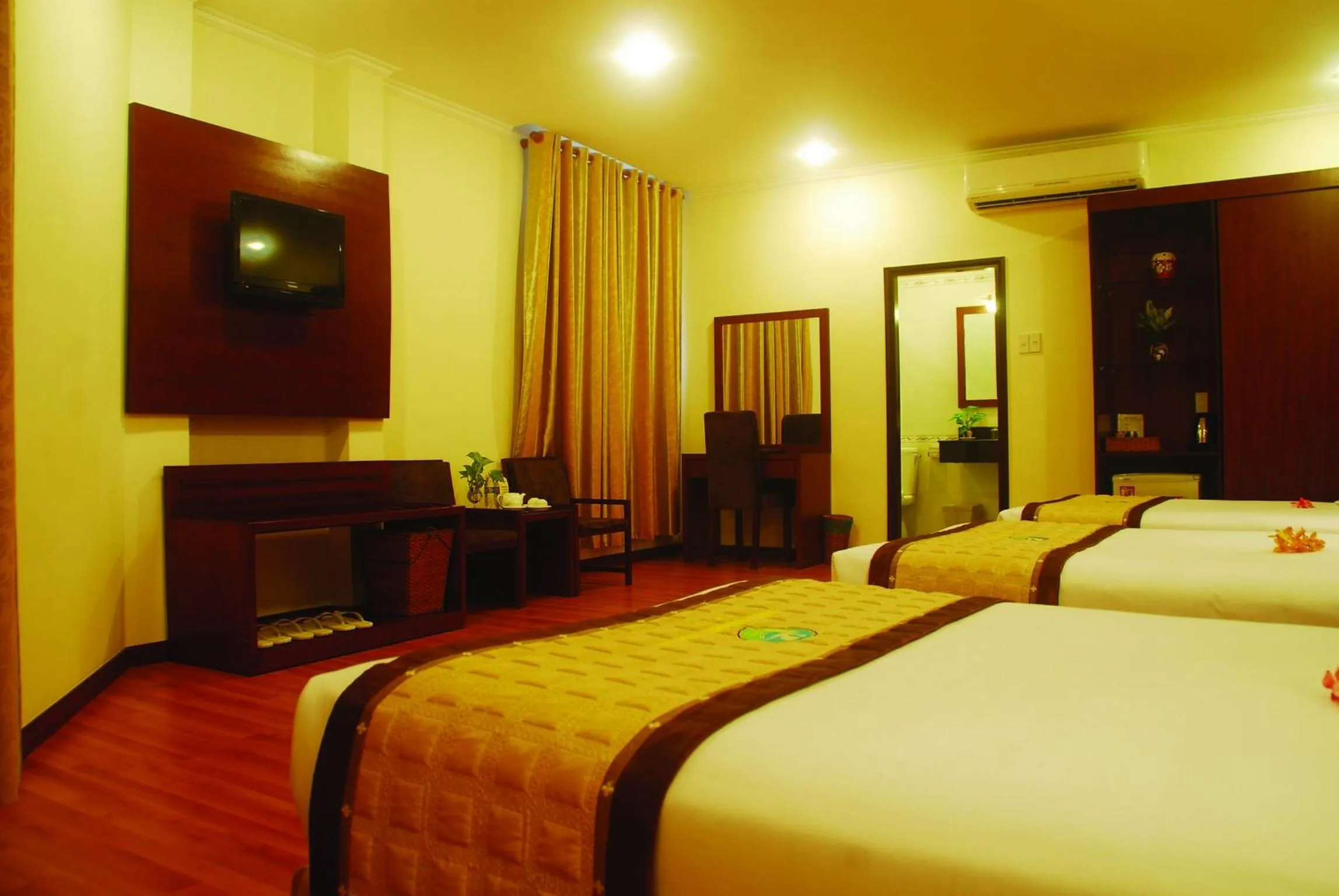 bunk bed, Bed in Hau Giang Hotel