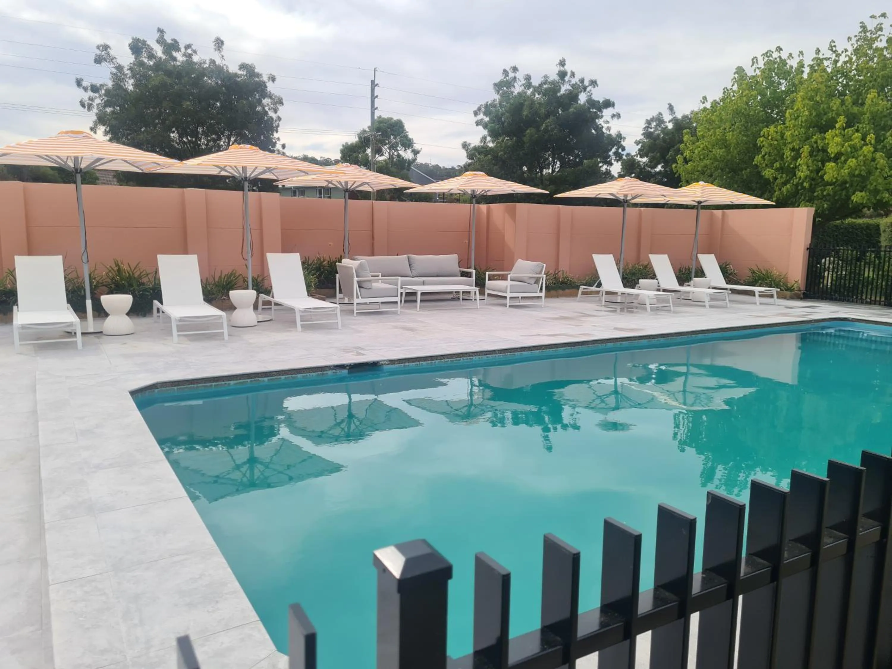 Swimming pool in Burringa Garden Motel