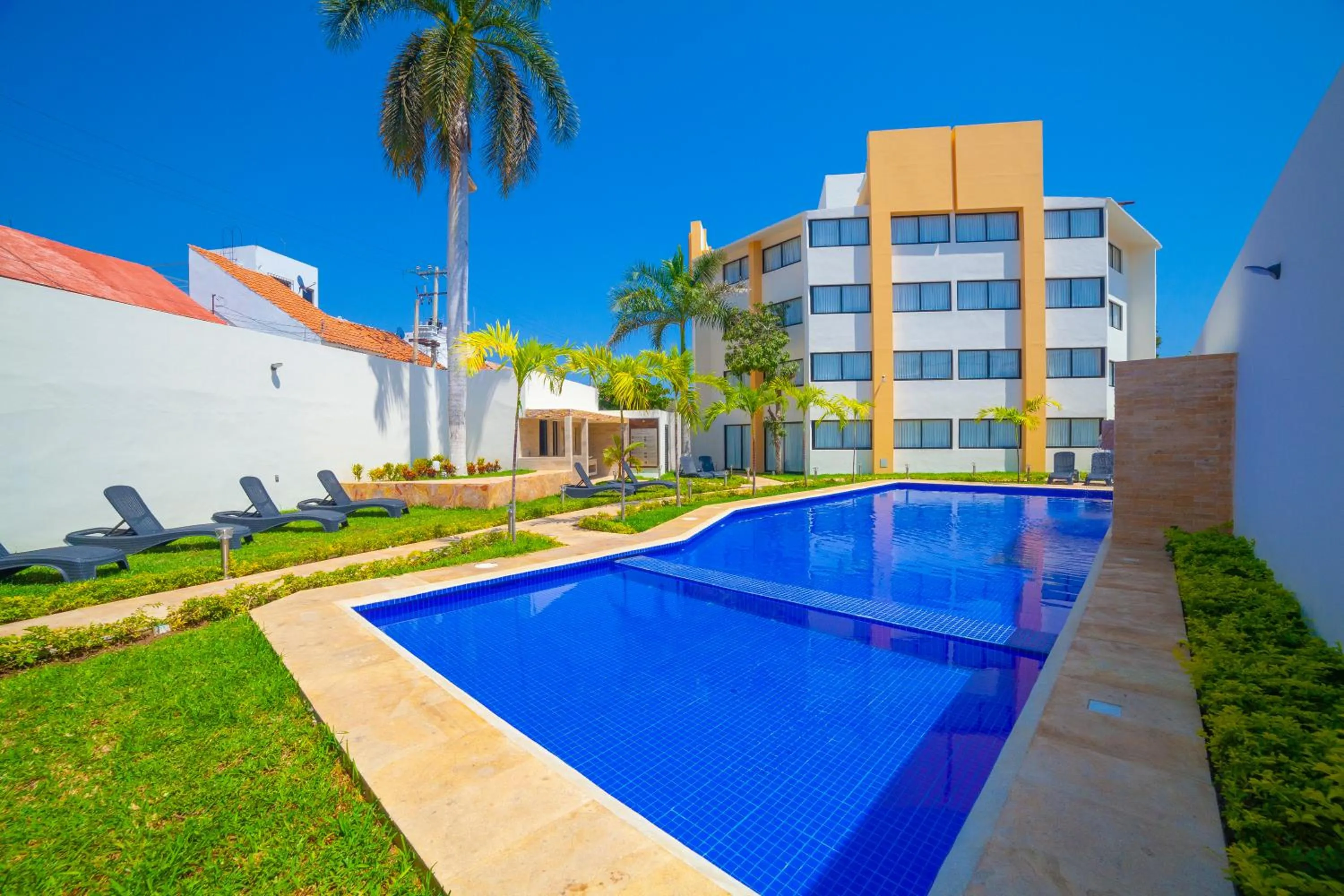 Swimming pool in Mayev Express