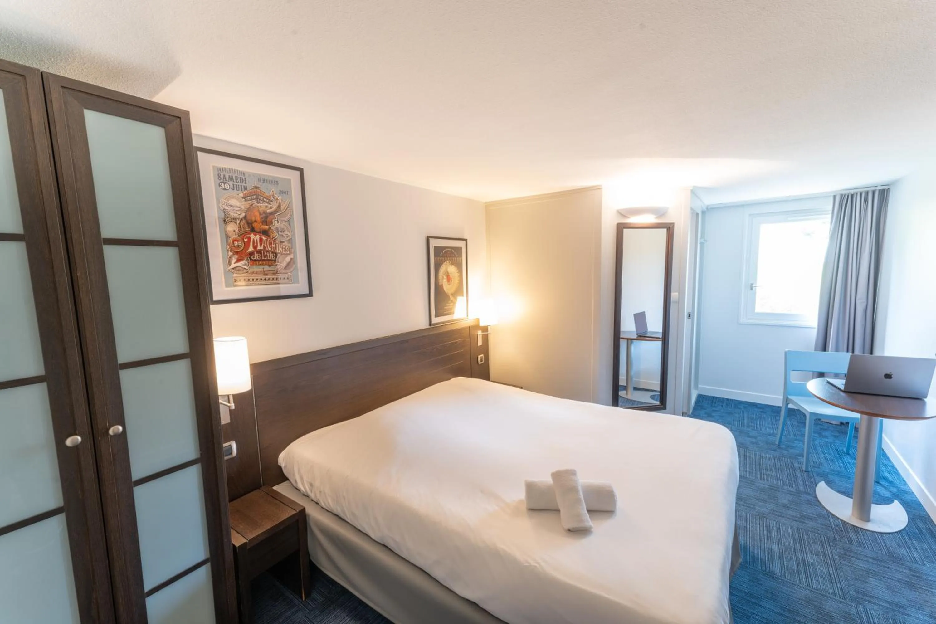 Bedroom, Bed in Hôtel Inn Design Resto Novo Carquefou