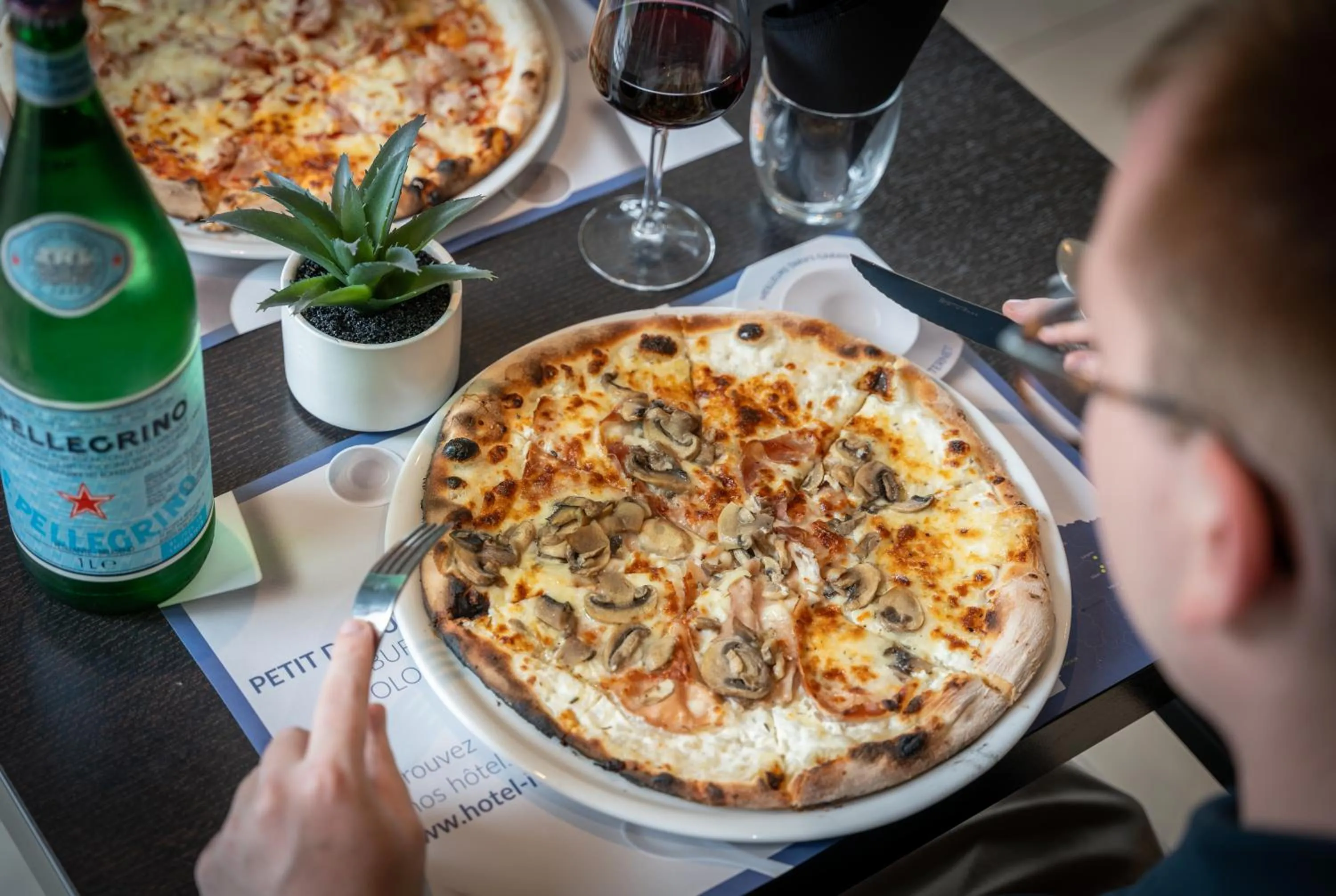 Restaurant/places to eat in Hôtel Inn Design Resto Novo Carquefou