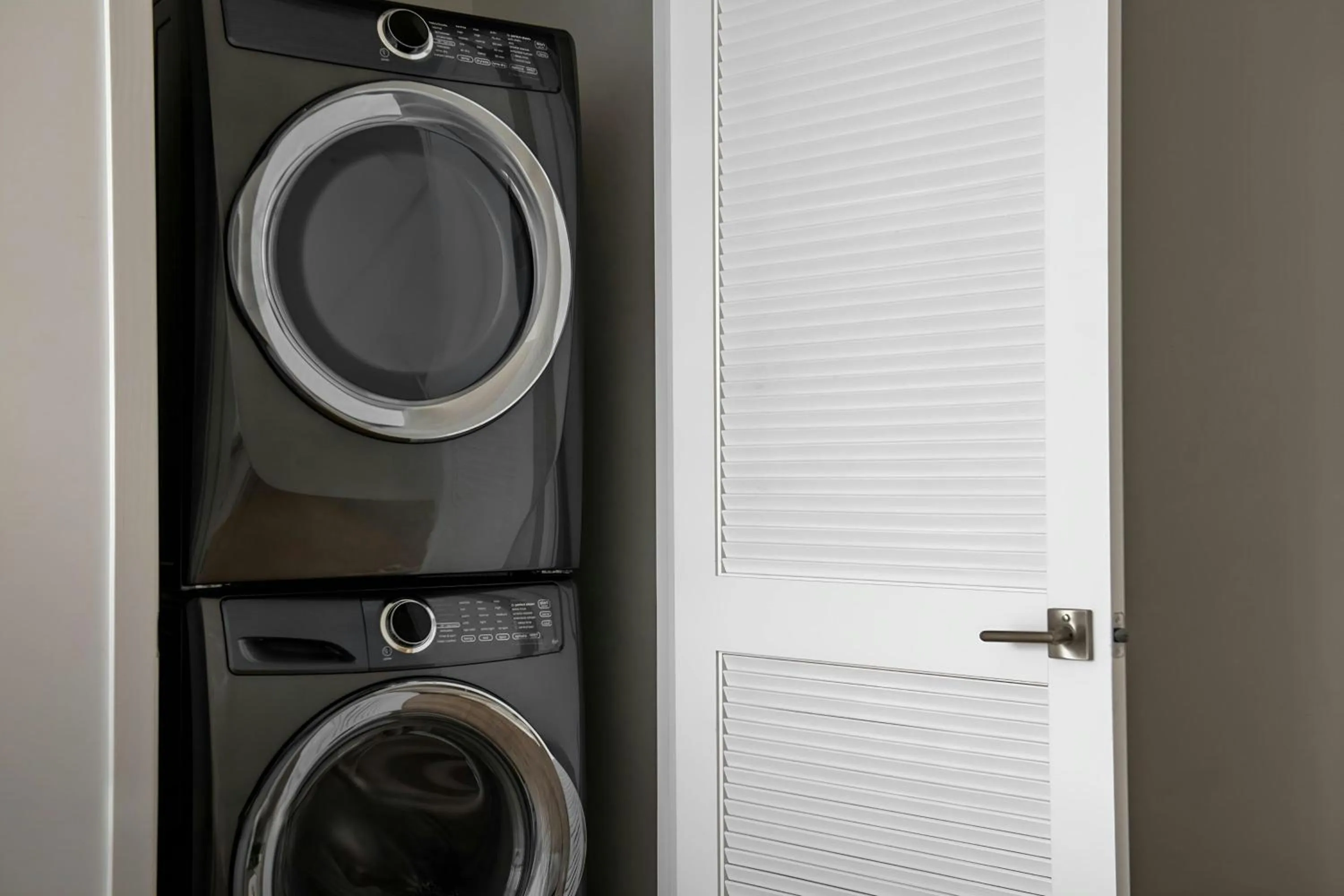 Photo of the whole room in Sonder by Marriott Bonvoy Dovetail Apartments Downtown