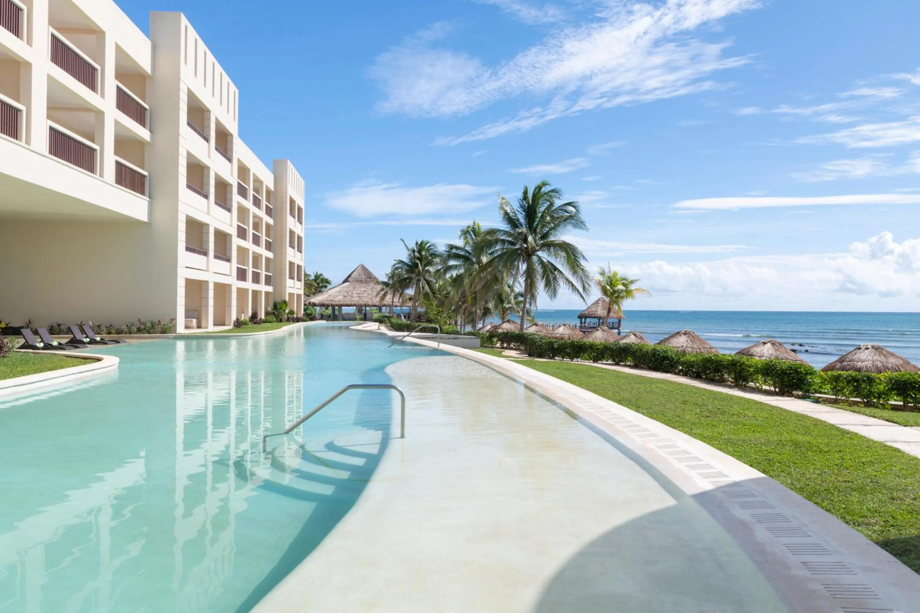 Swimming pool in Dreams Puerto Morelos Resort & Spa - All Inclusive