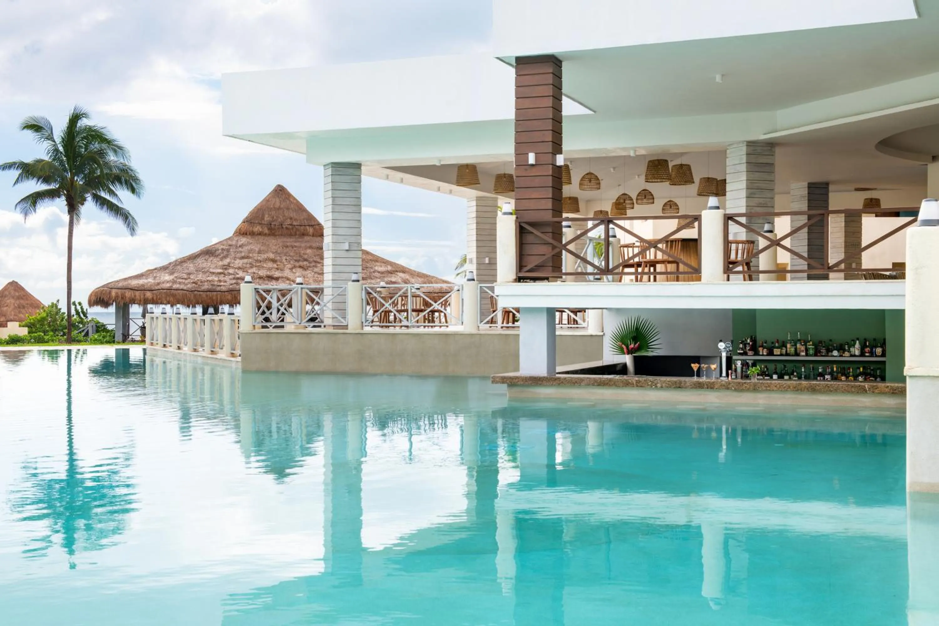 Swimming pool in Dreams Puerto Morelos Resort & Spa - All Inclusive