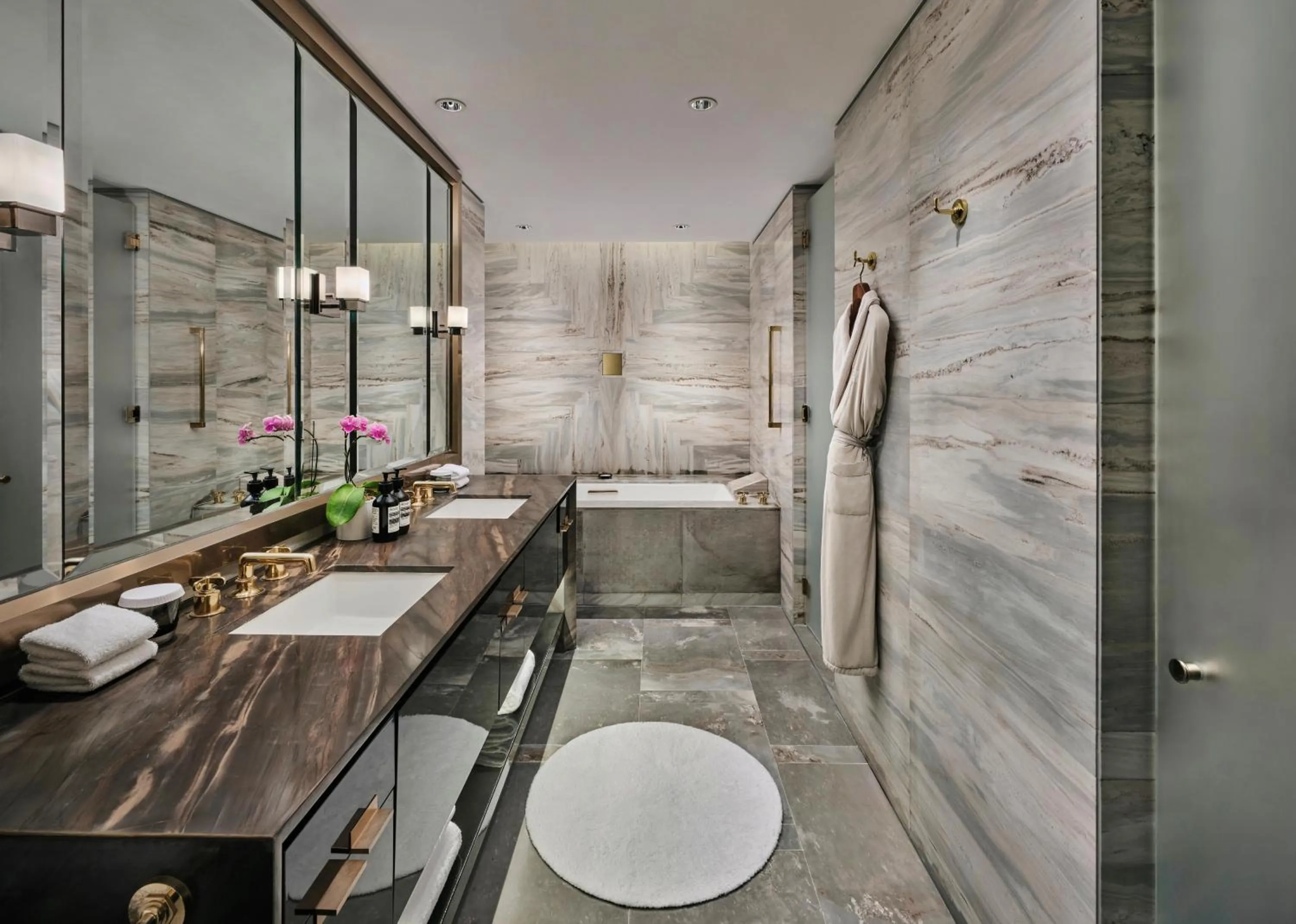 Shower in Waldorf Astoria Beijing