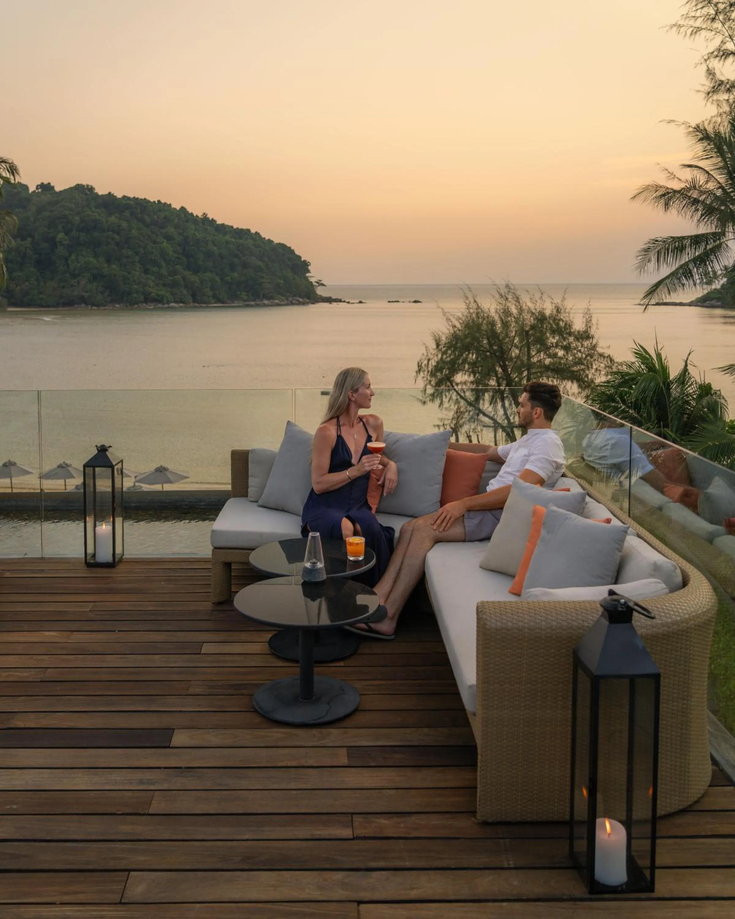 Lounge or bar in Anantara Layan Phuket Resort