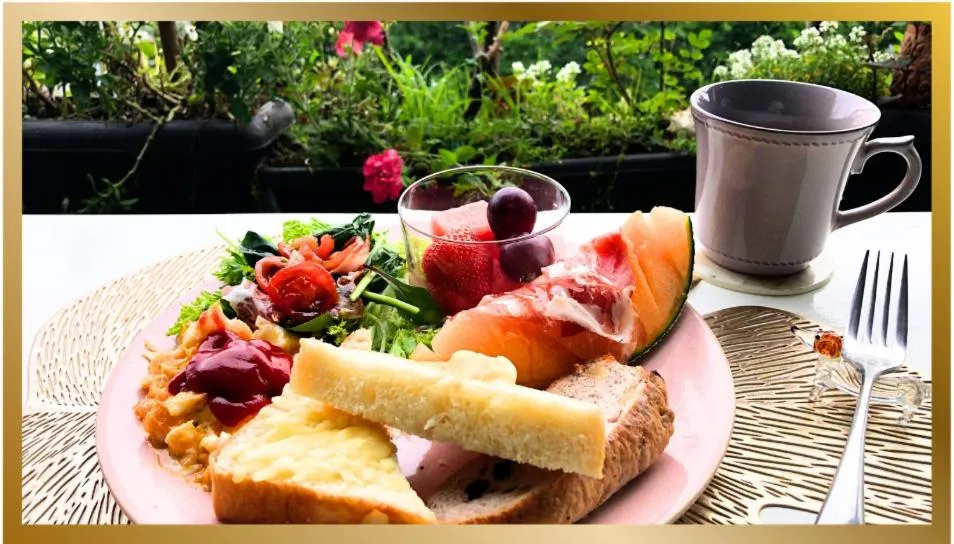 Food and drinks in Hotel MOANA絶景オーシャンビューカフェラウンジ朝食付き