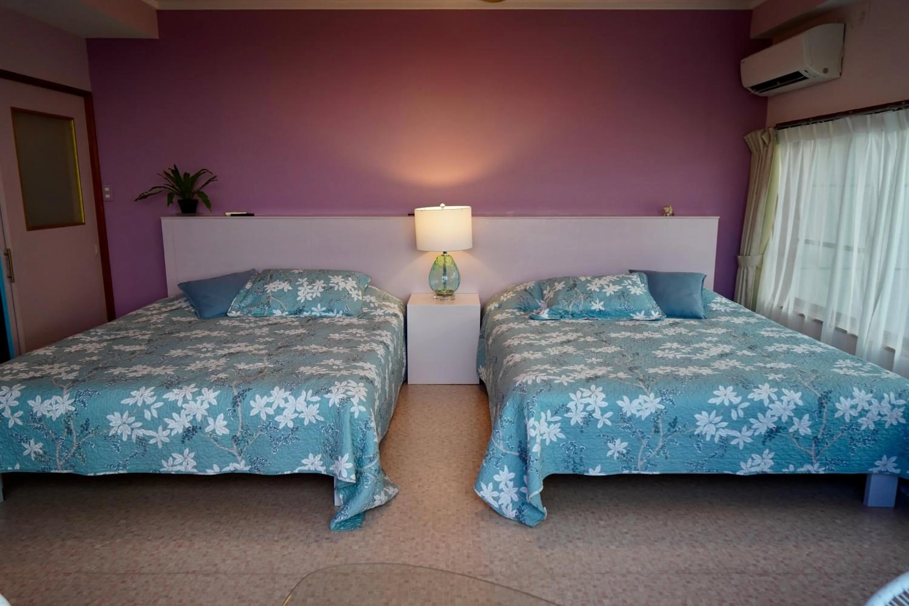 Bed in Hotel MOANA絶景オーシャンビューカフェラウンジ朝食付き