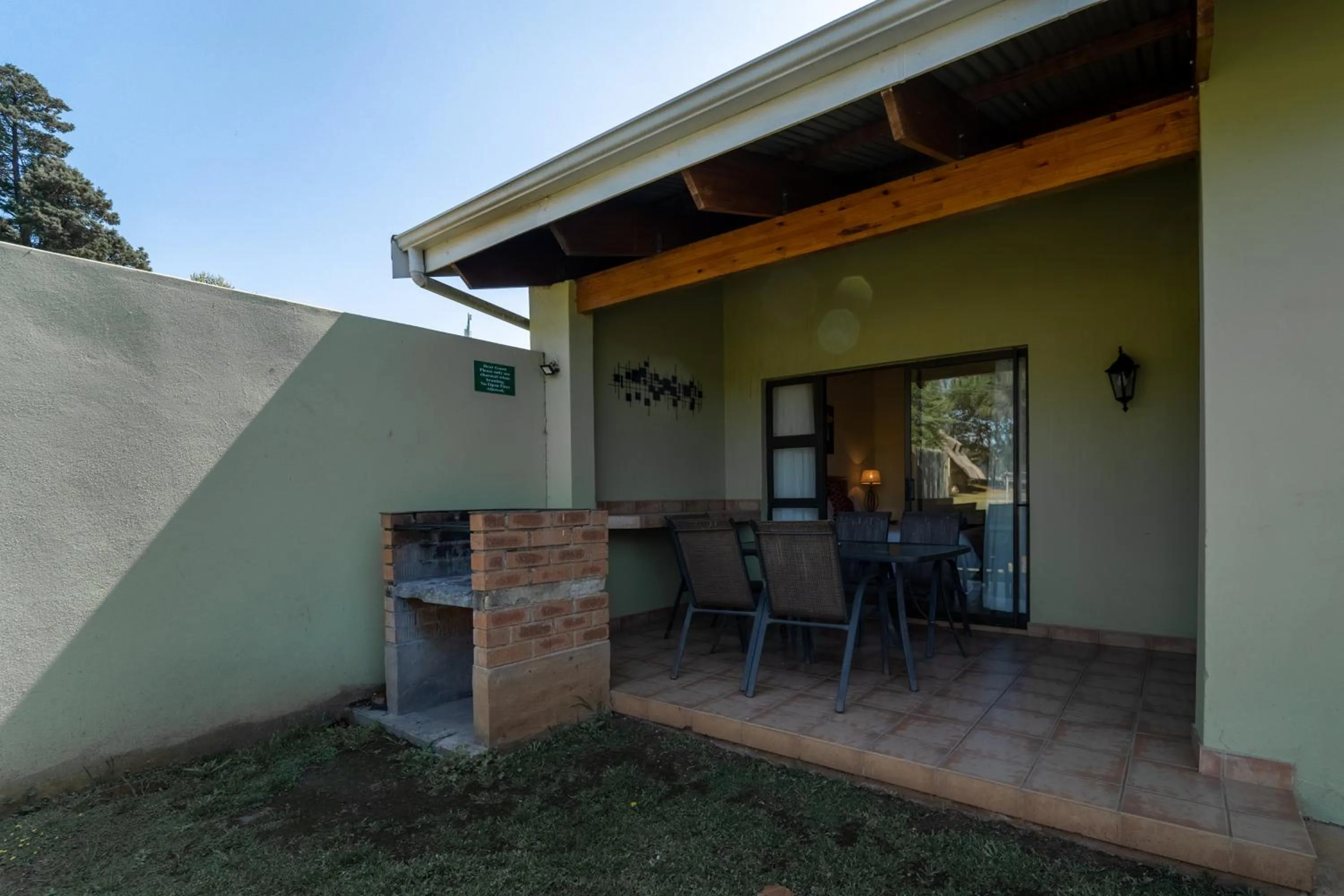 BBQ facilities in Gooderson Monks Cowl Golf Resort