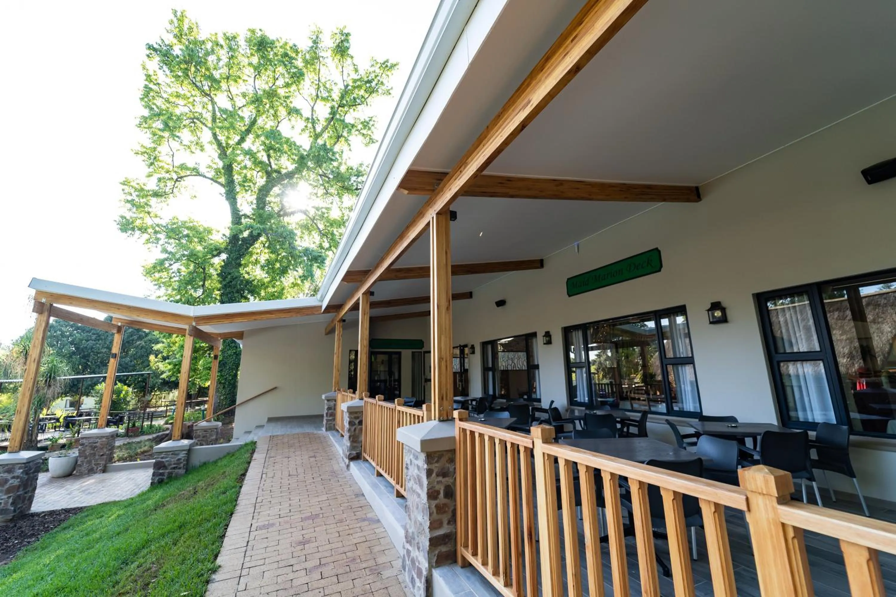 Restaurant/places to eat in Gooderson Monks Cowl Golf Resort