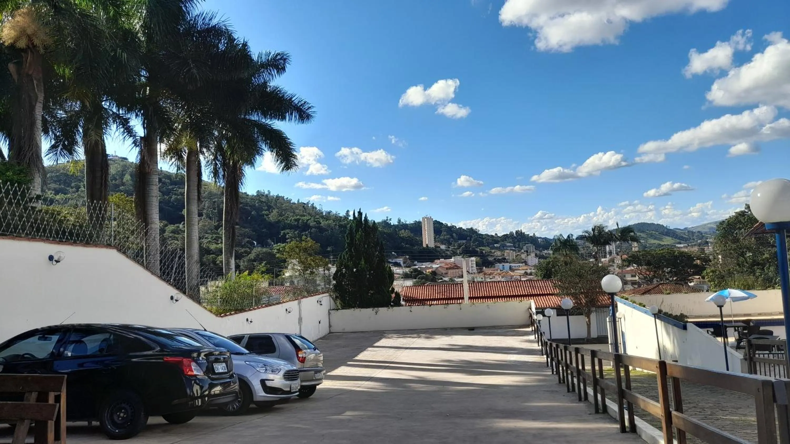 Parking in Pousada Encantos de Socorro