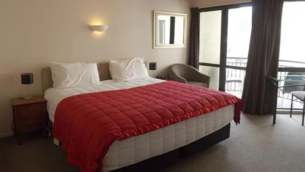 Bed in Southgate Motor Inn