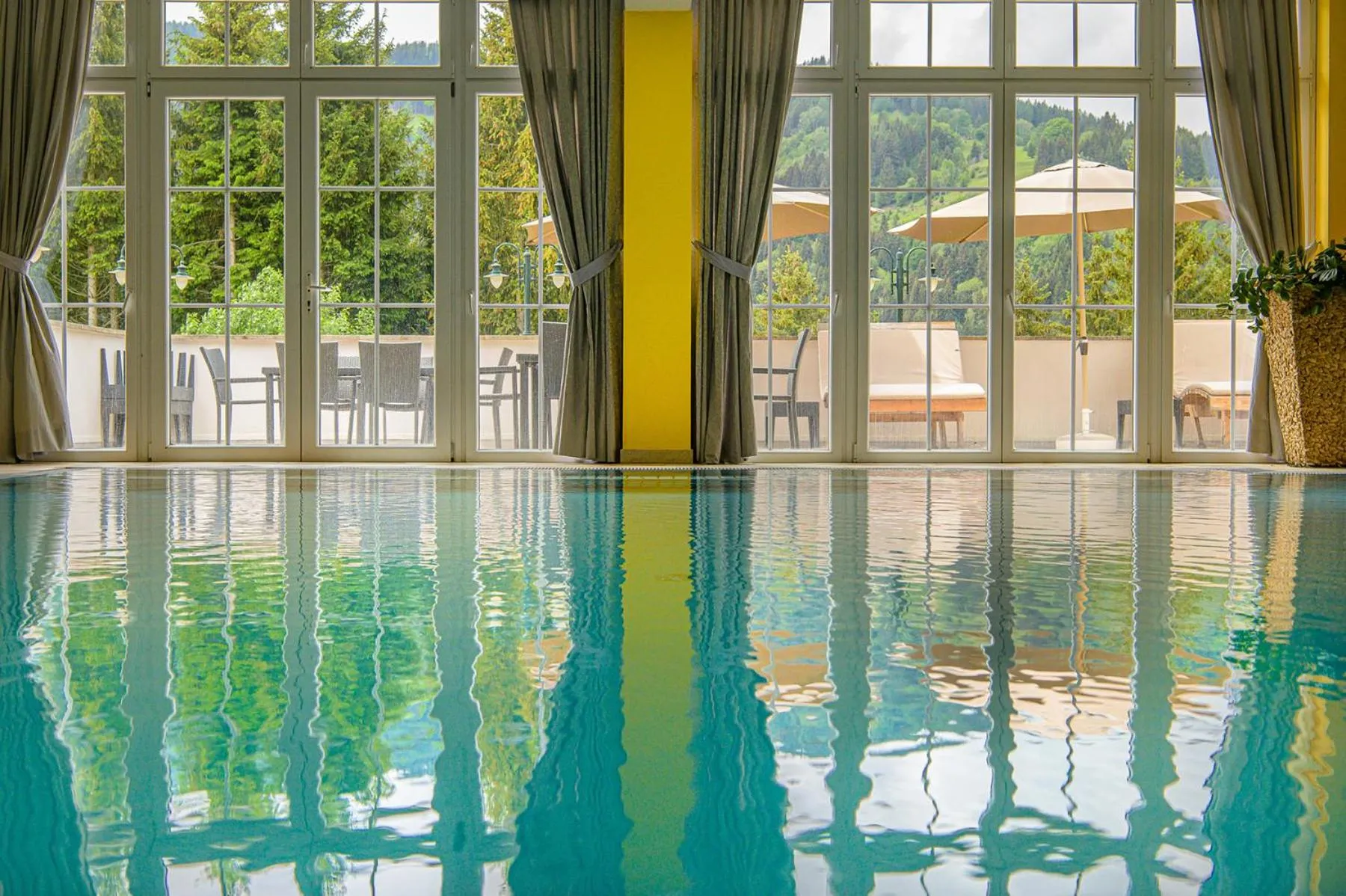 Pool view in Hotel Moselebauer