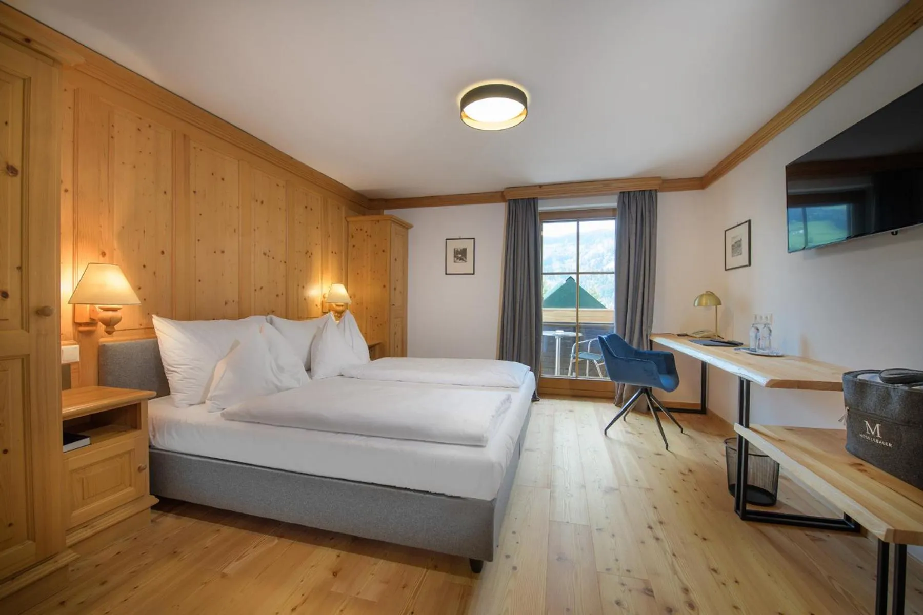 Bed in Hotel Moselebauer