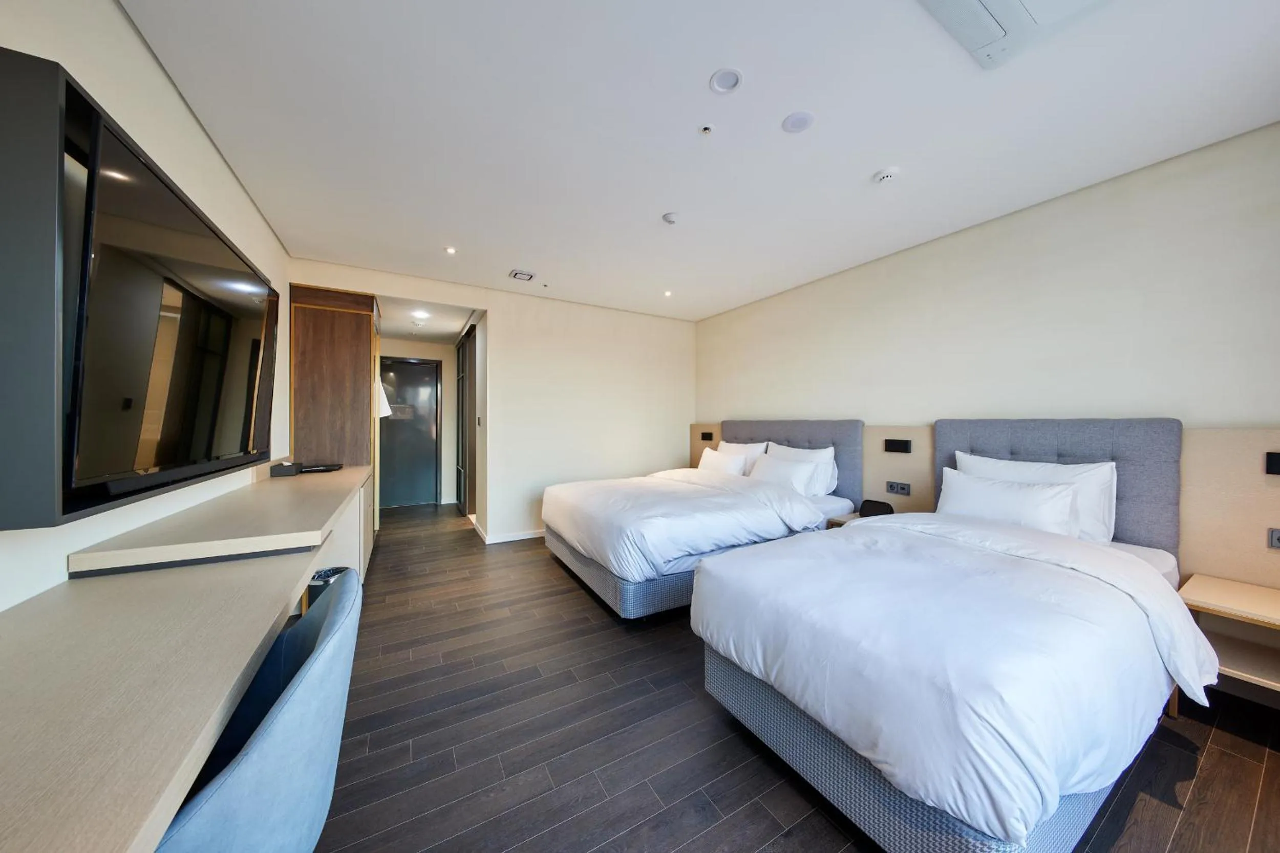 Photo of the whole room in Gwangju H1 Hotel