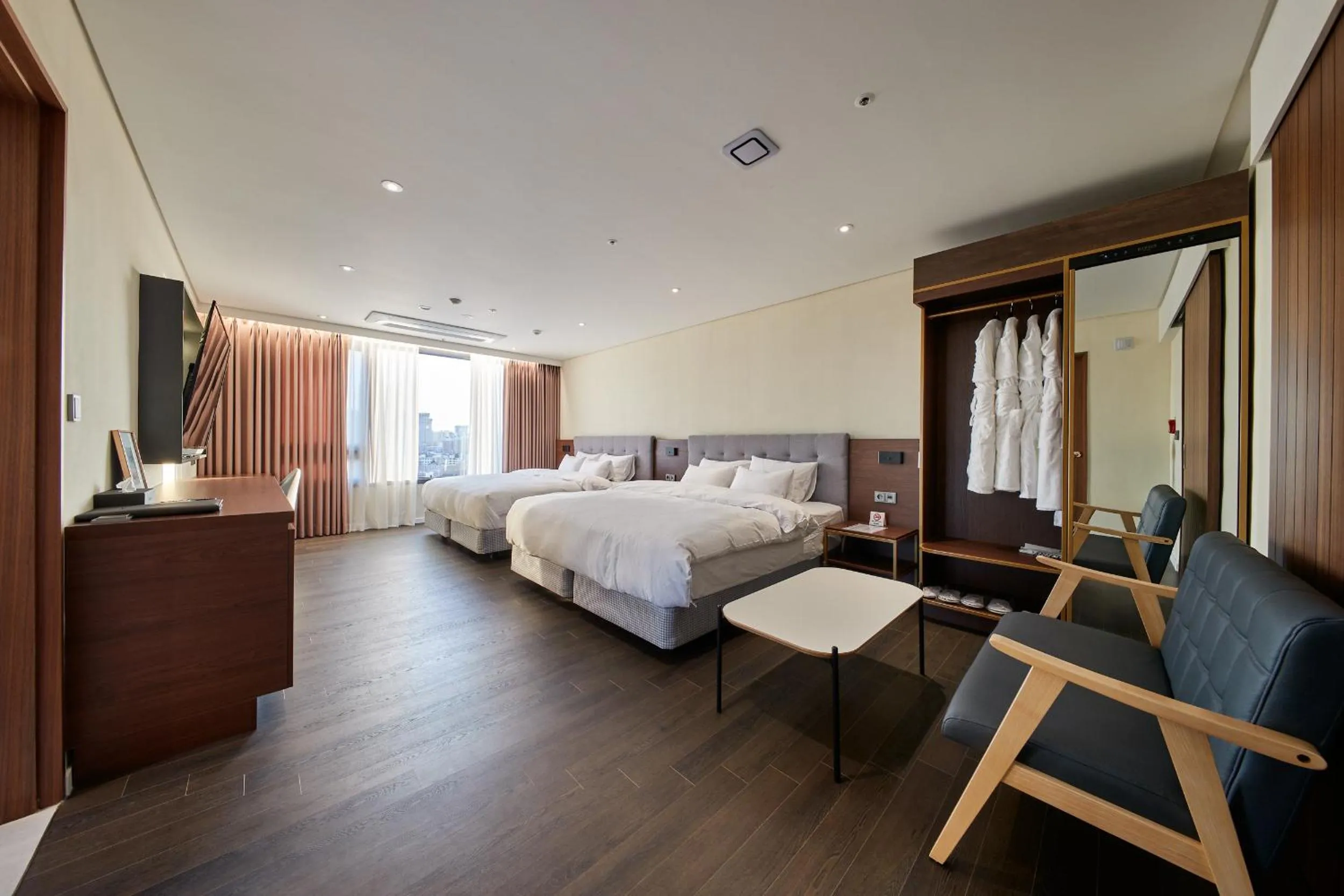 Photo of the whole room in Gwangju H1 Hotel