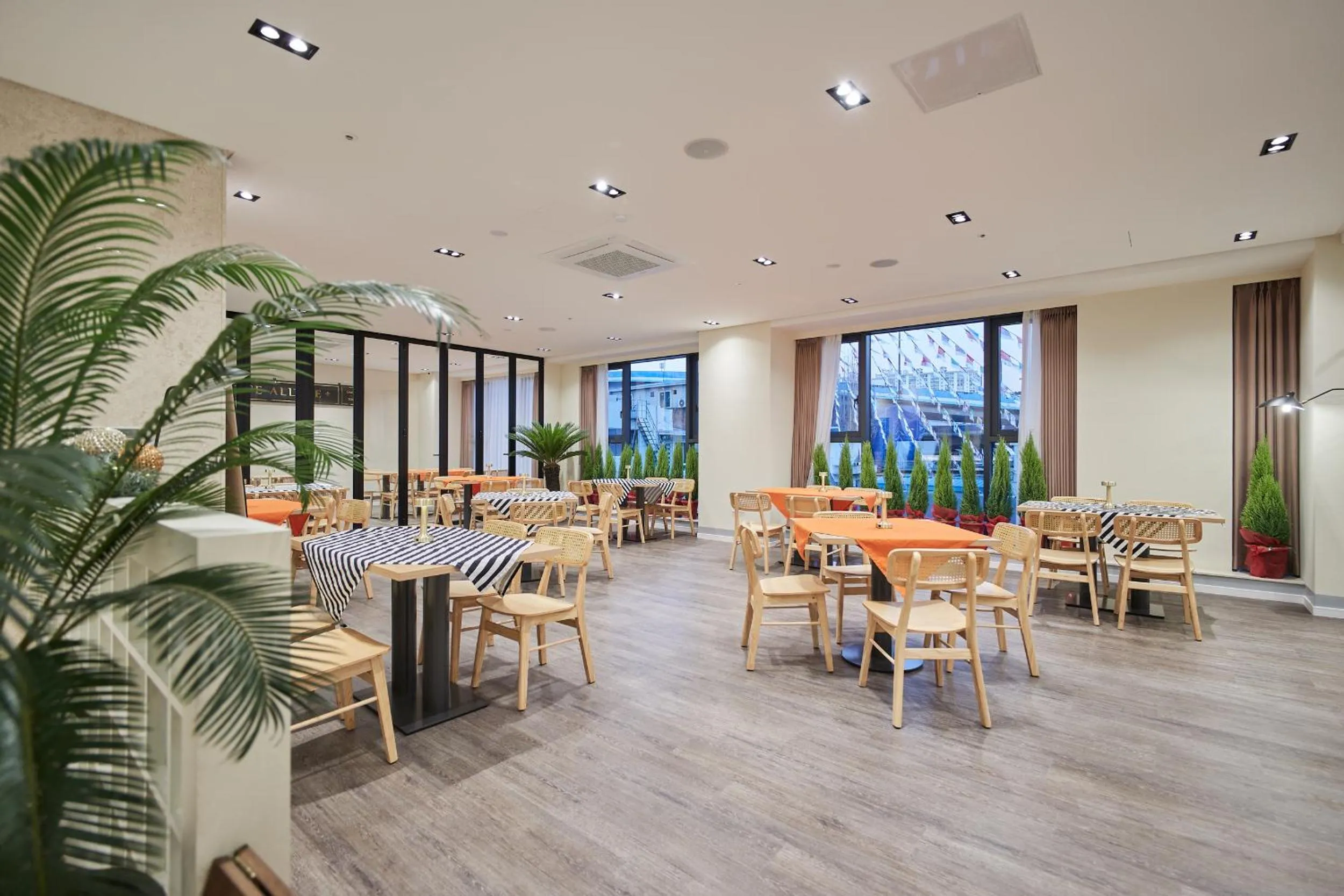 Restaurant/places to eat in Gwangju H1 Hotel