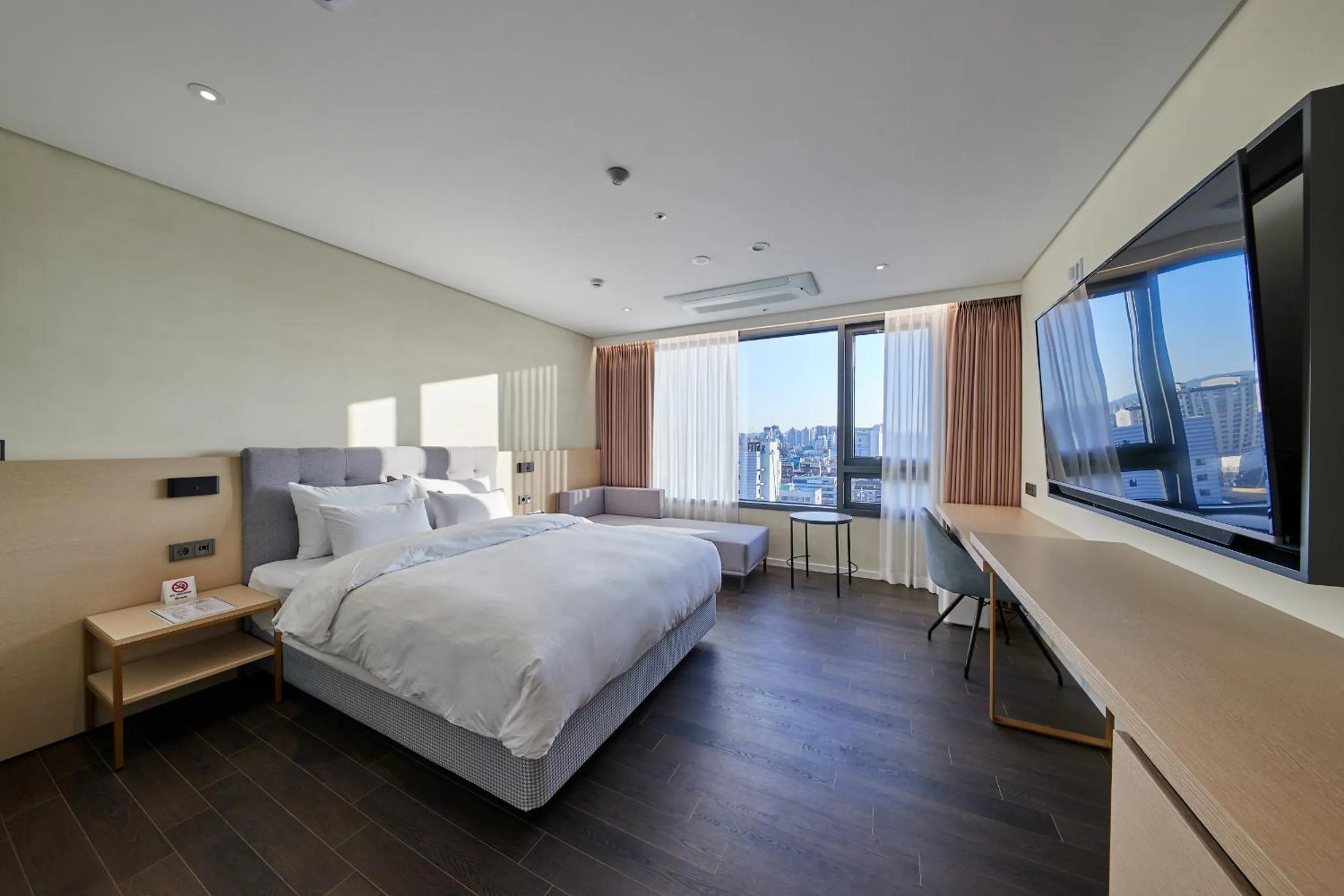 Photo of the whole room in Gwangju H1 Hotel