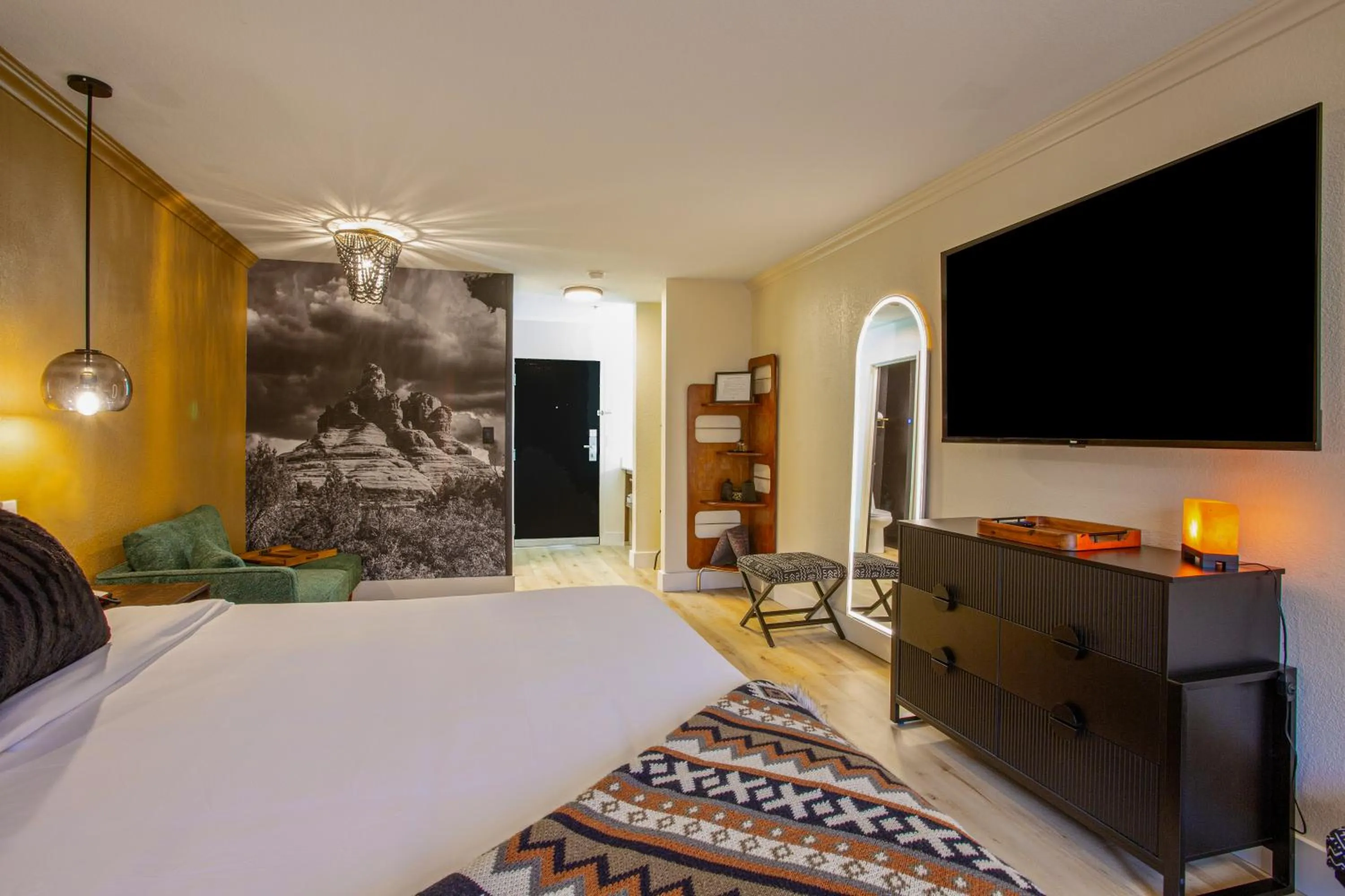 Bed in Arroyo Pinion Hotel, an Ascend Collection Hotel