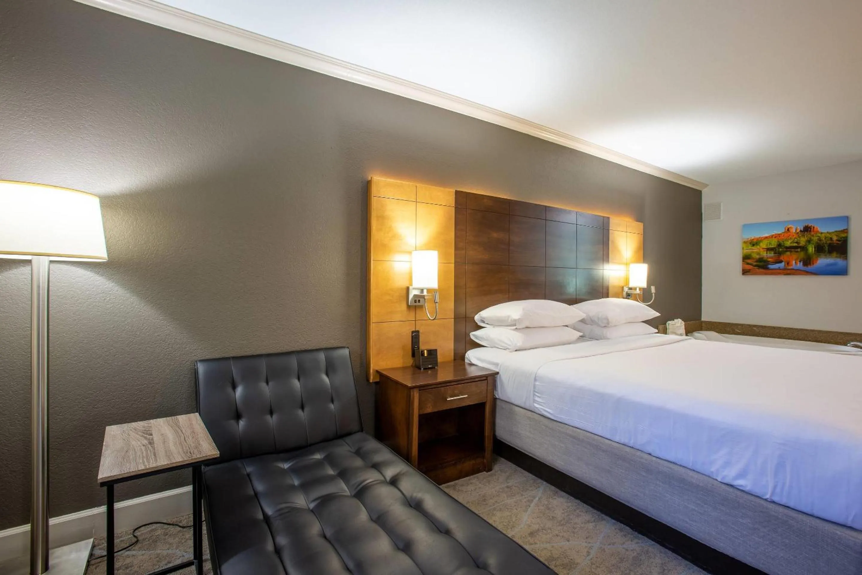 Bedroom, Bed in Arroyo Pinion Hotel, an Ascend Collection Hotel