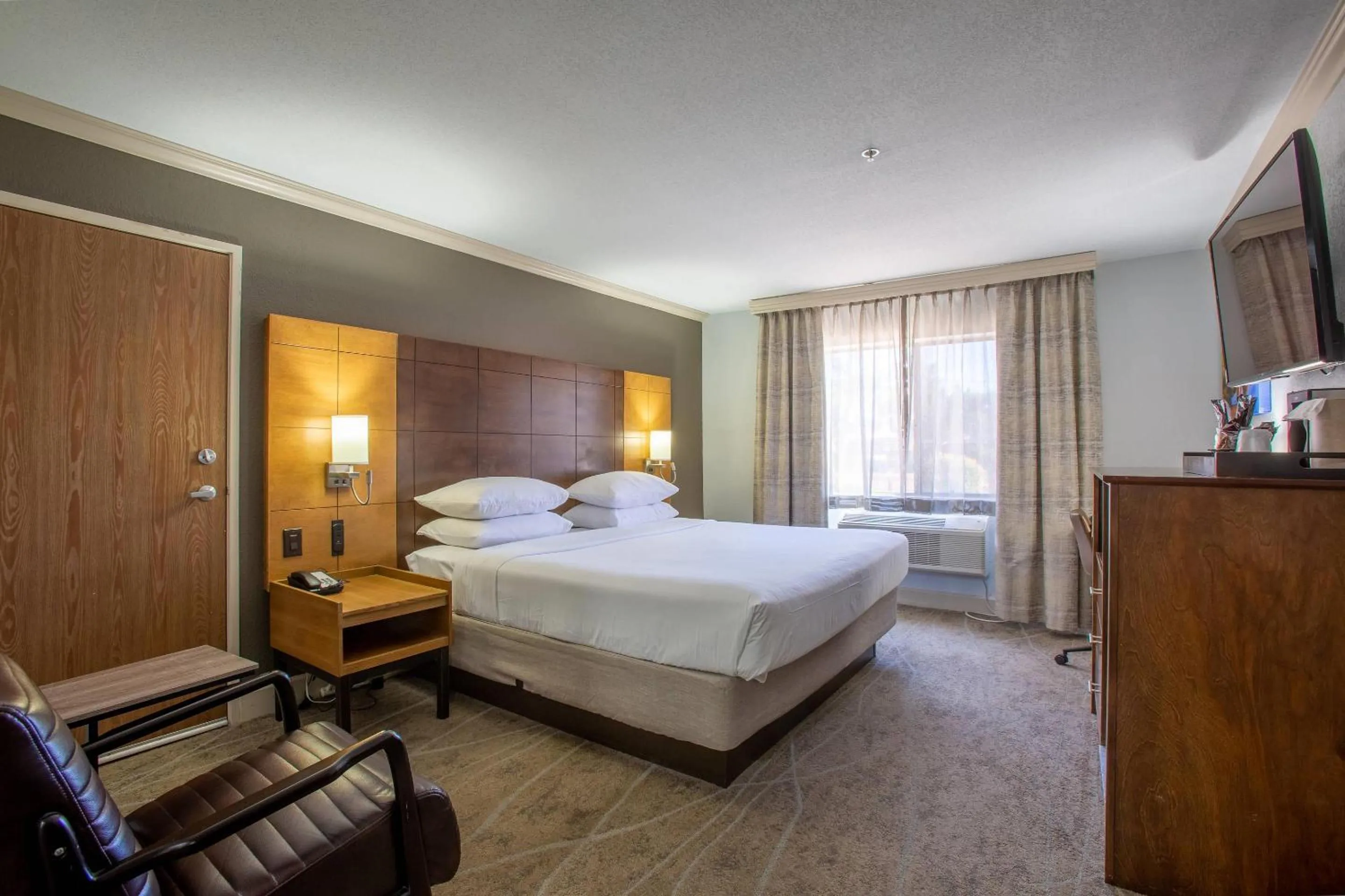 Bedroom, Bed in Arroyo Pinion Hotel, an Ascend Collection Hotel