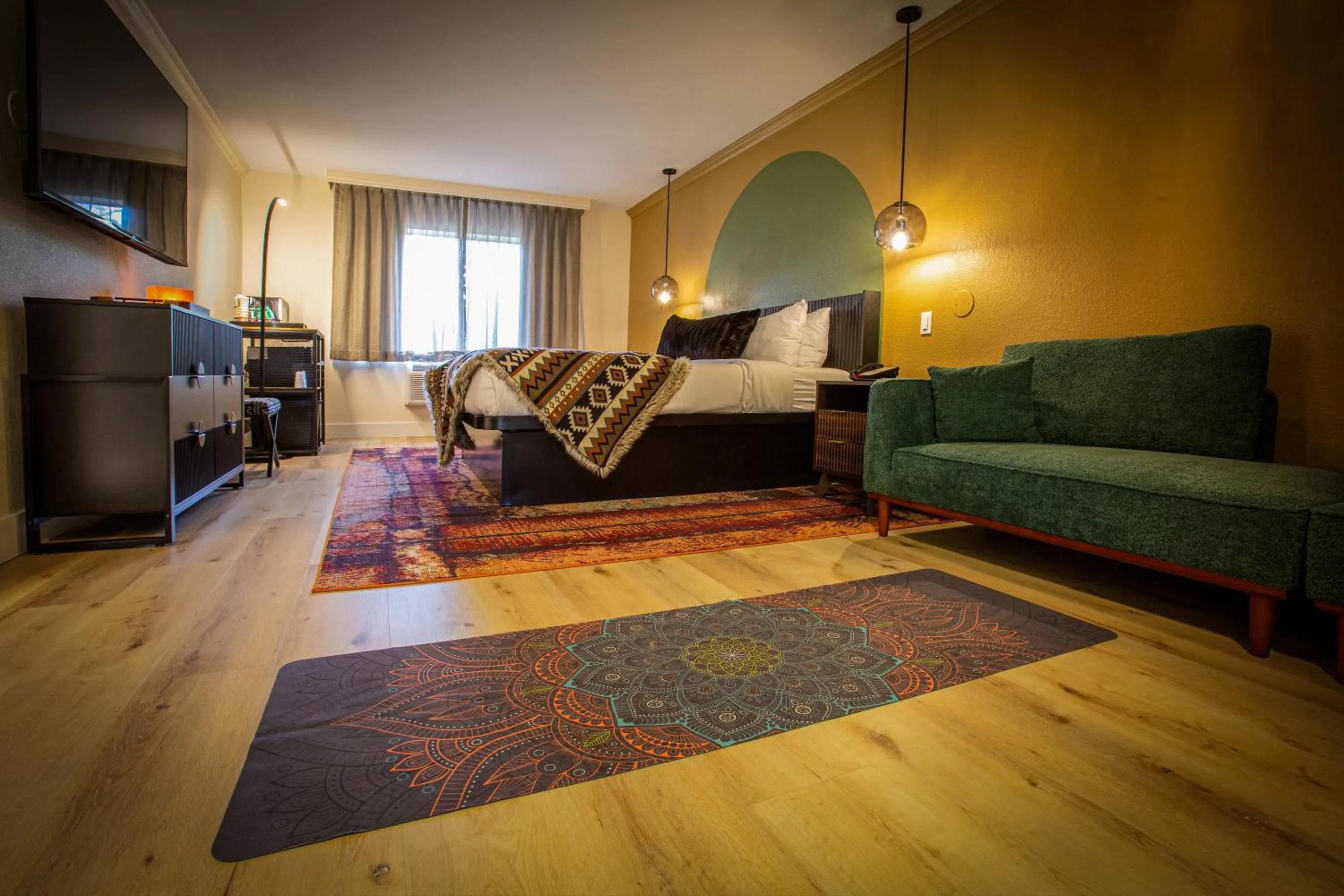 Seating area in Arroyo Pinion Hotel, an Ascend Collection Hotel
