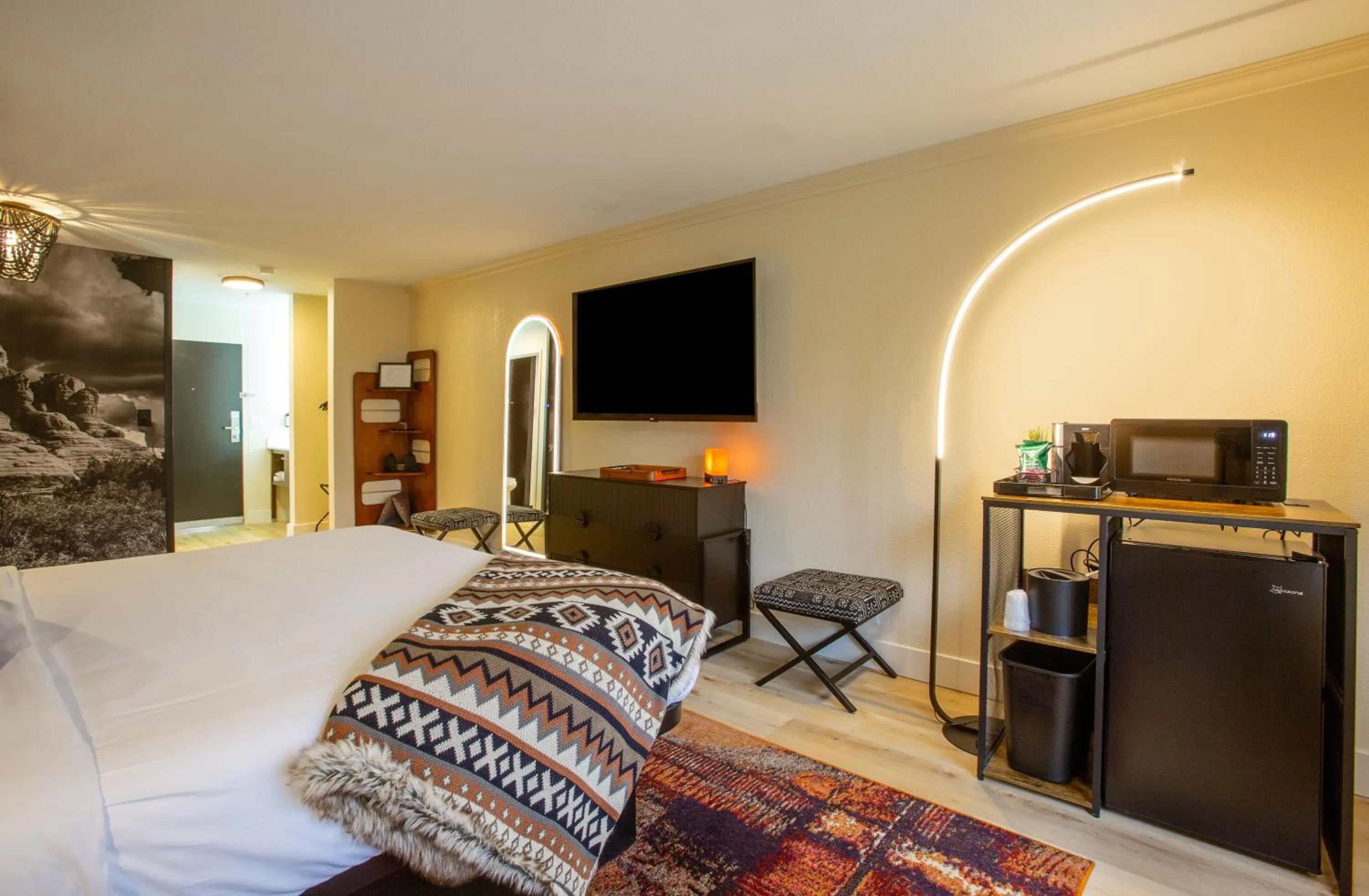 Bedroom, Bed in Arroyo Pinion Hotel, an Ascend Collection Hotel