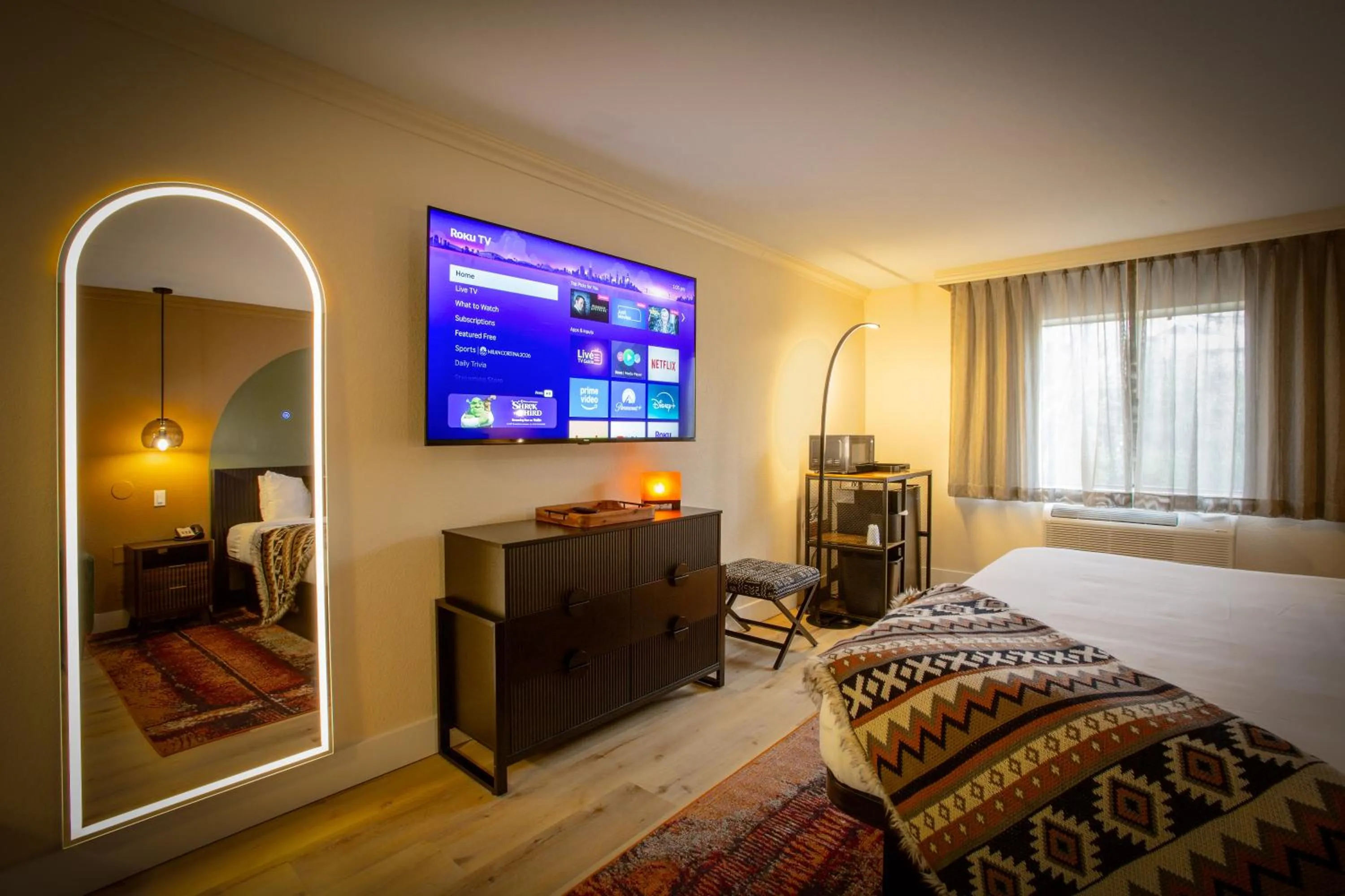 TV and multimedia, Bed in Arroyo Pinion Hotel, an Ascend Collection Hotel