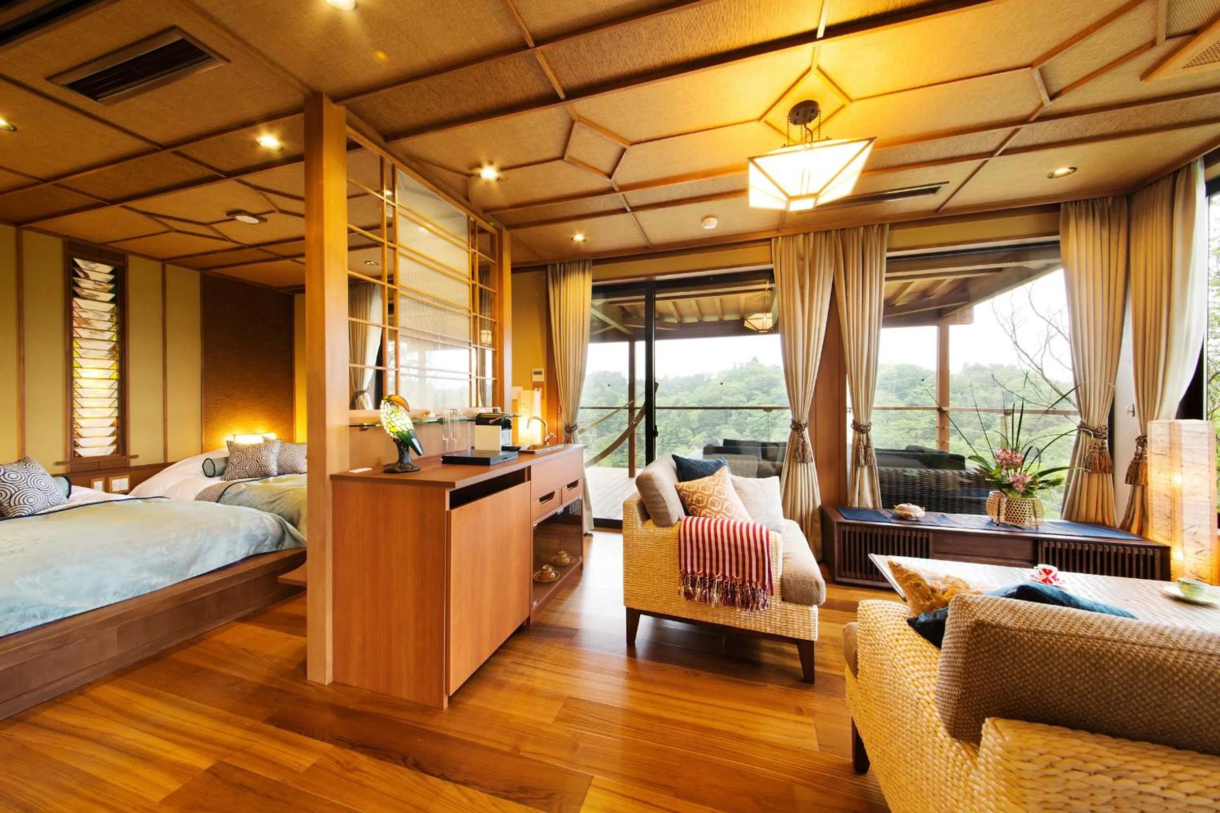 Photo of the whole room, Bed in Noto Hyakurakusou