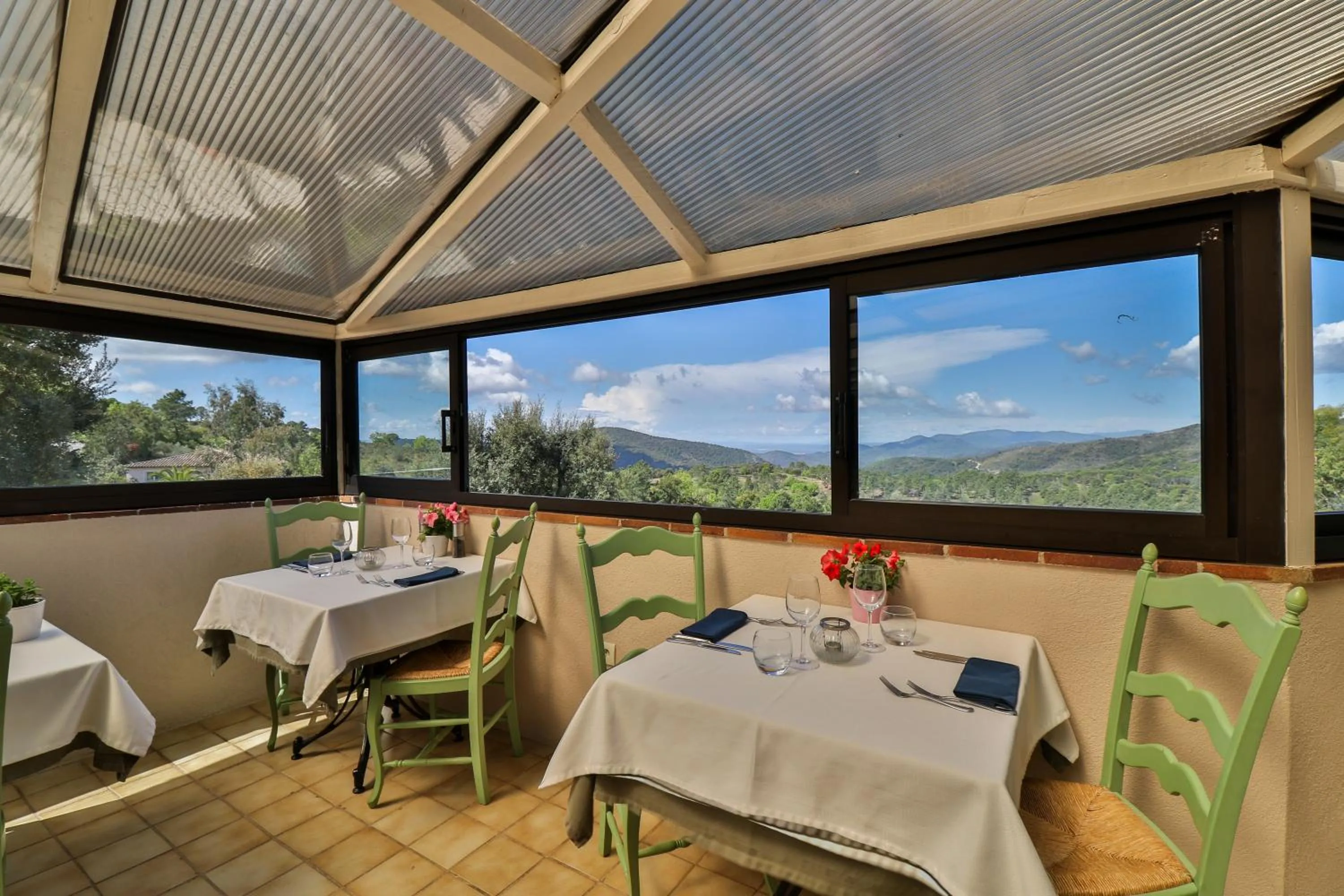 Restaurant/places to eat in L'Estirado des Adrets