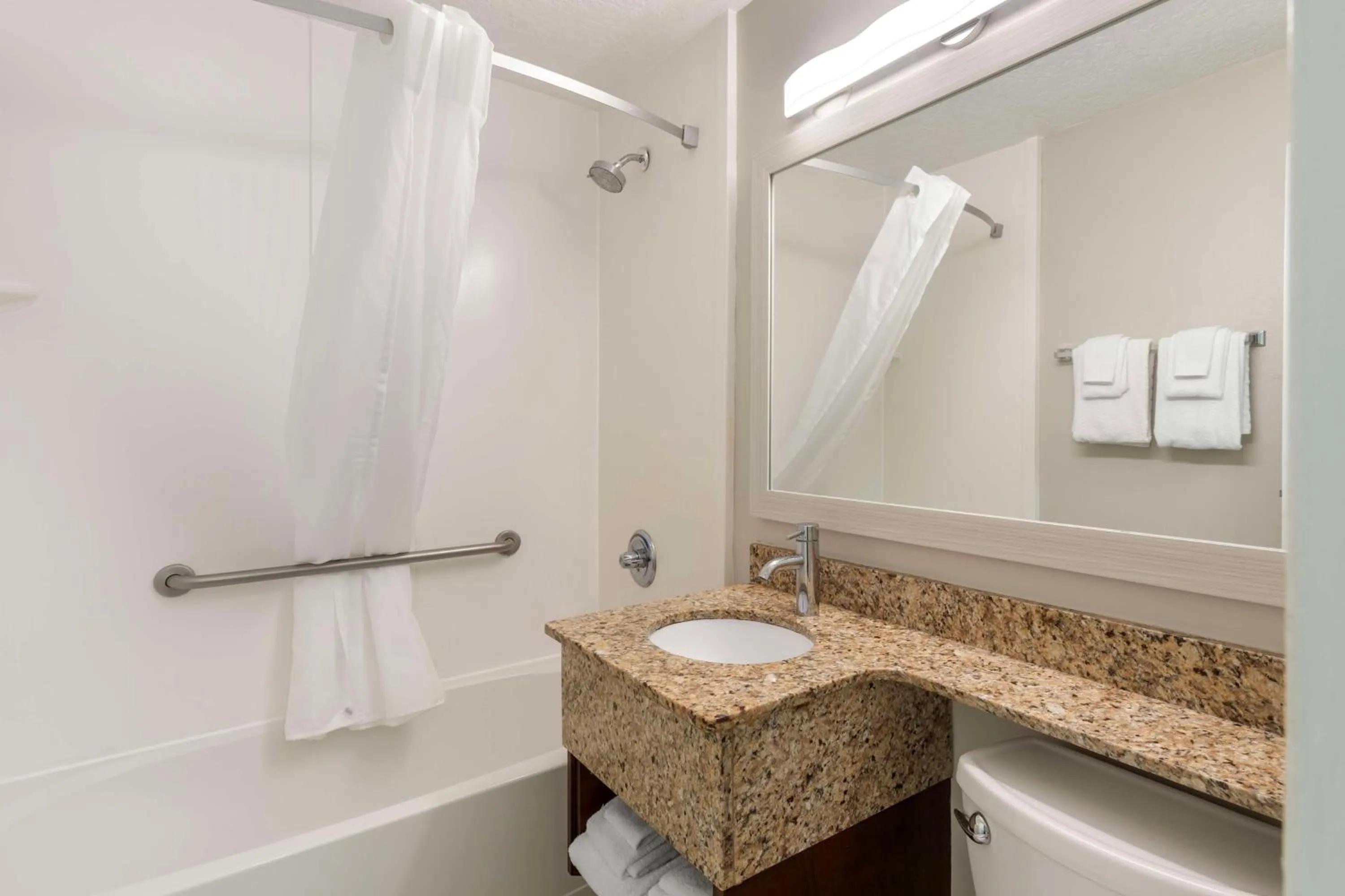 Bathroom in Best Western Cocoa Beach - Port Canaveral