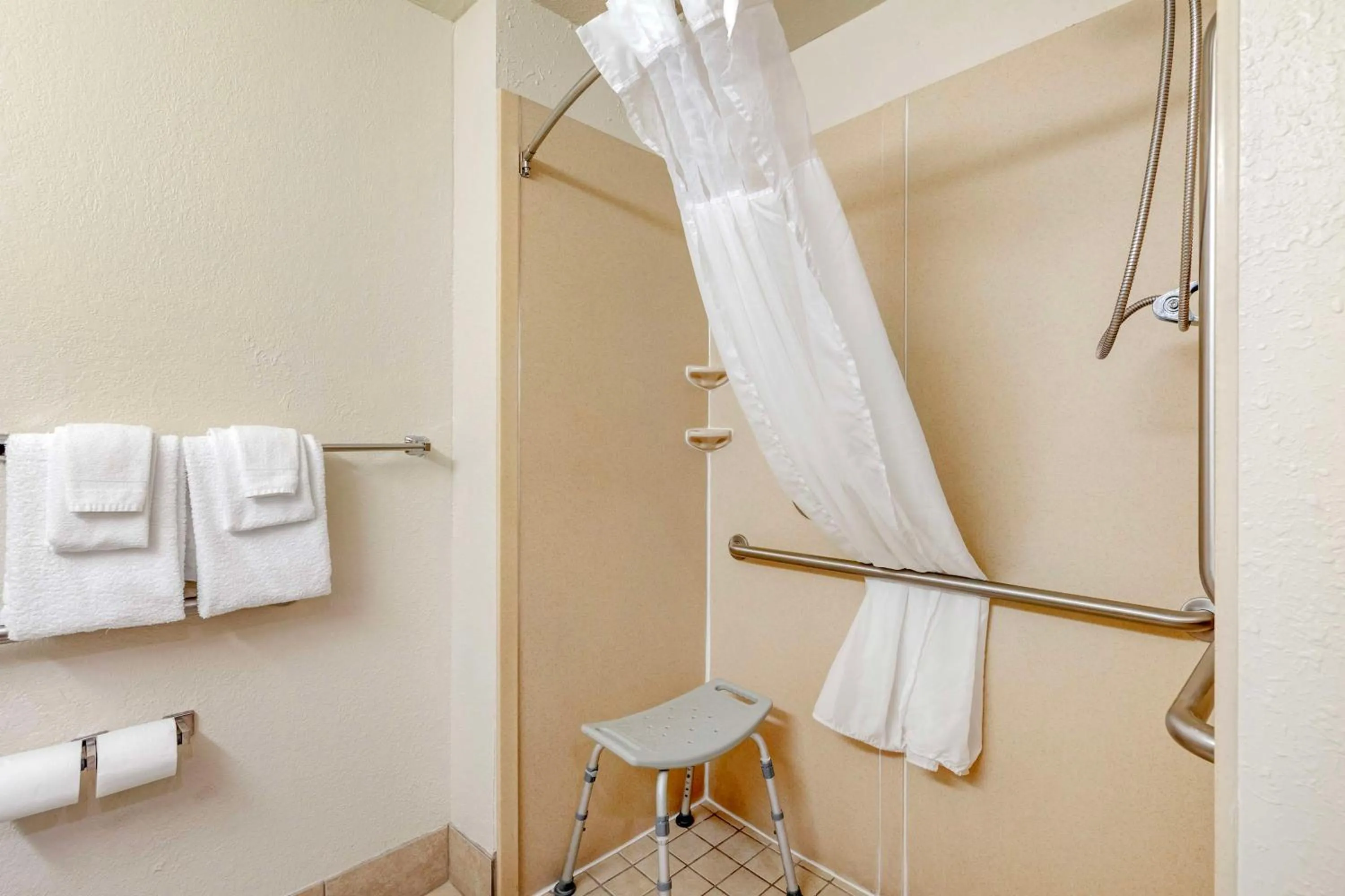 Bathroom in Best Western Cocoa Beach - Port Canaveral