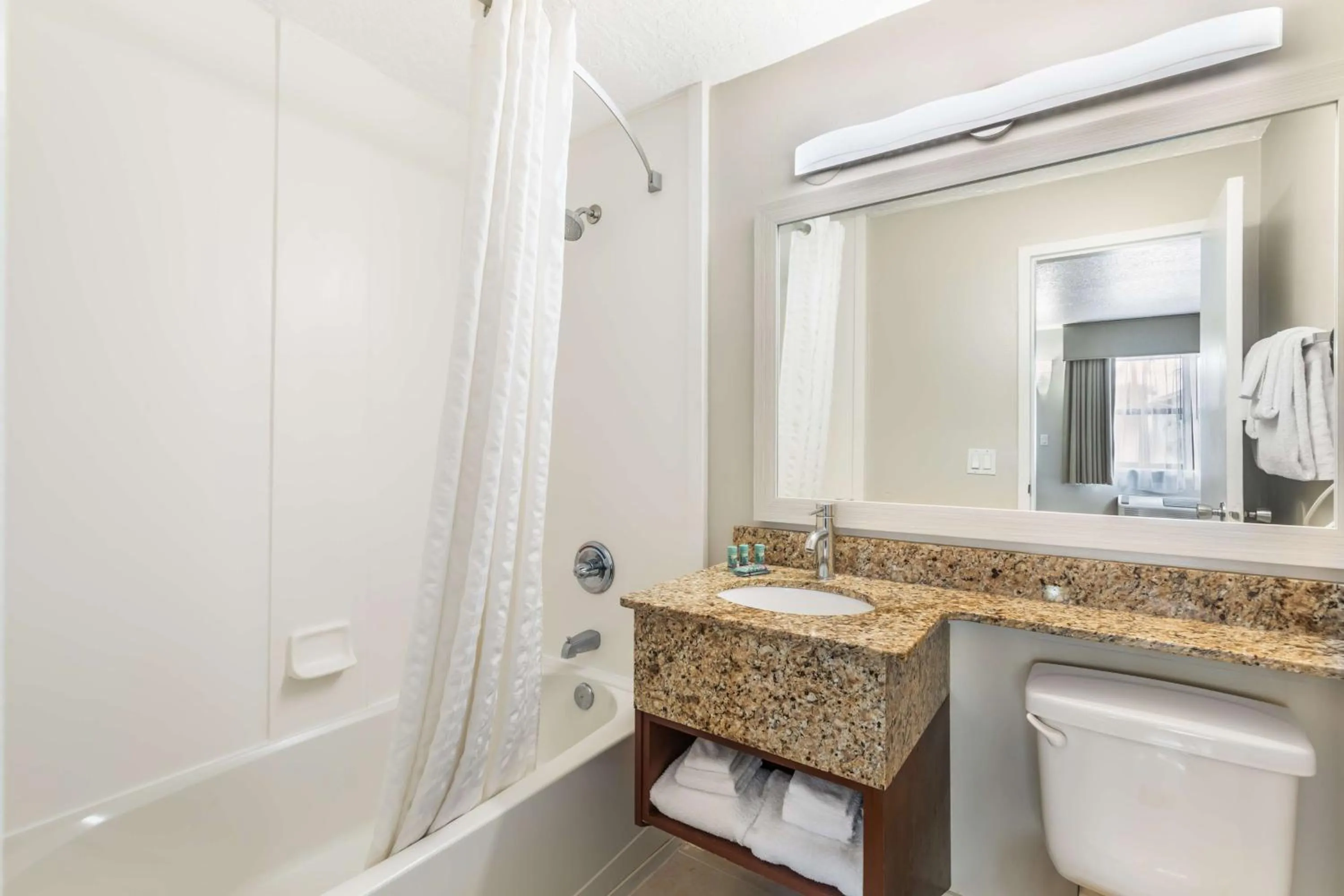 Bathroom in Best Western Cocoa Beach - Port Canaveral