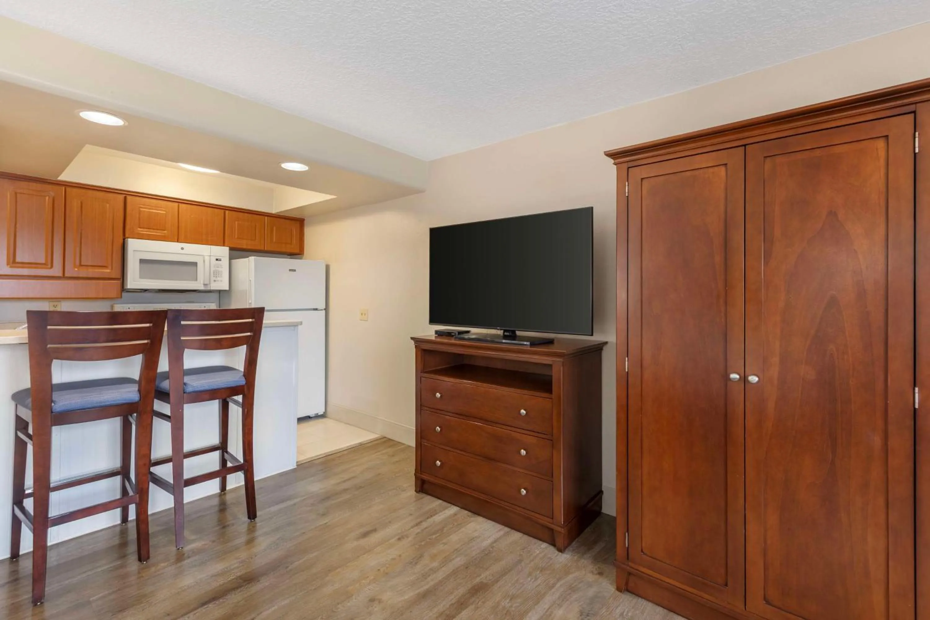 Bedroom in Best Western Cocoa Beach - Port Canaveral