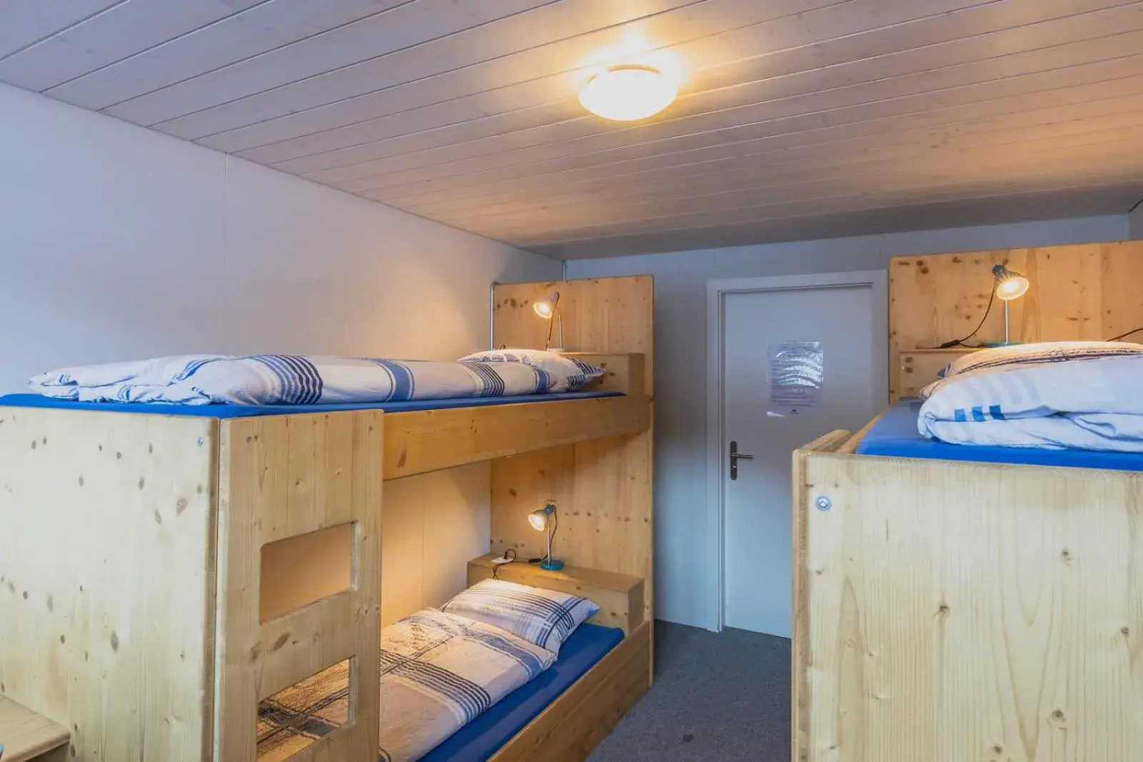 Quadruple Room with Shared Bathroom - single occupancy in Mountain Lodge Backpackercamp Quadruple Room with Shared Bathroom - single occupancy in Mountain Lodge Backpackercamp
