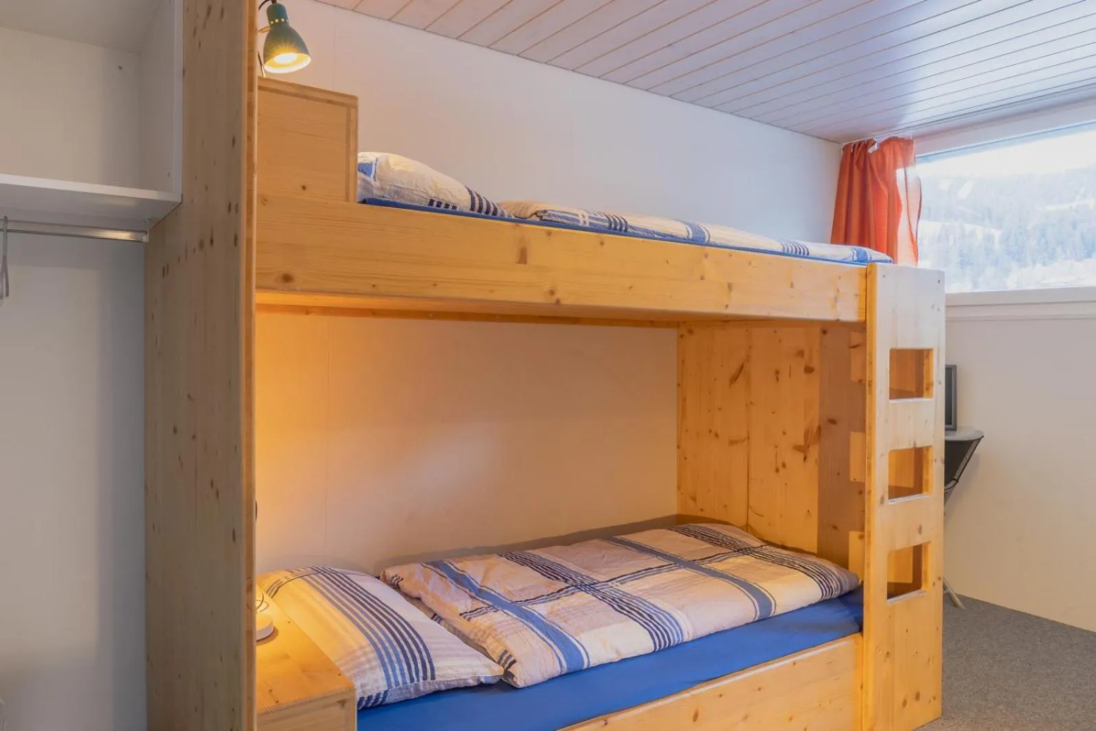 Photo of the whole room, Bed in Mountain Lodge Backpackercamp