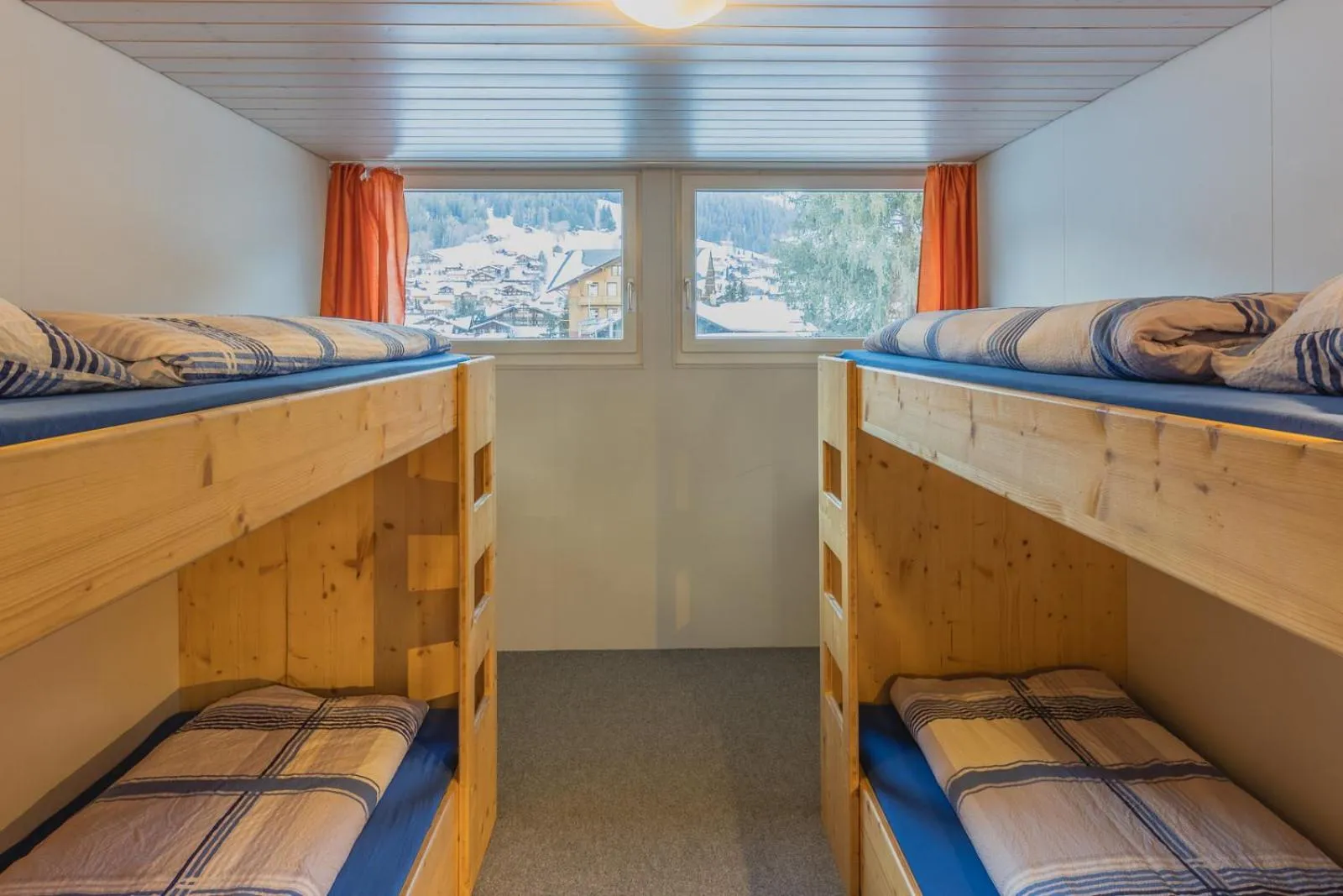 Photo of the whole room, Bed in Mountain Lodge Backpackercamp