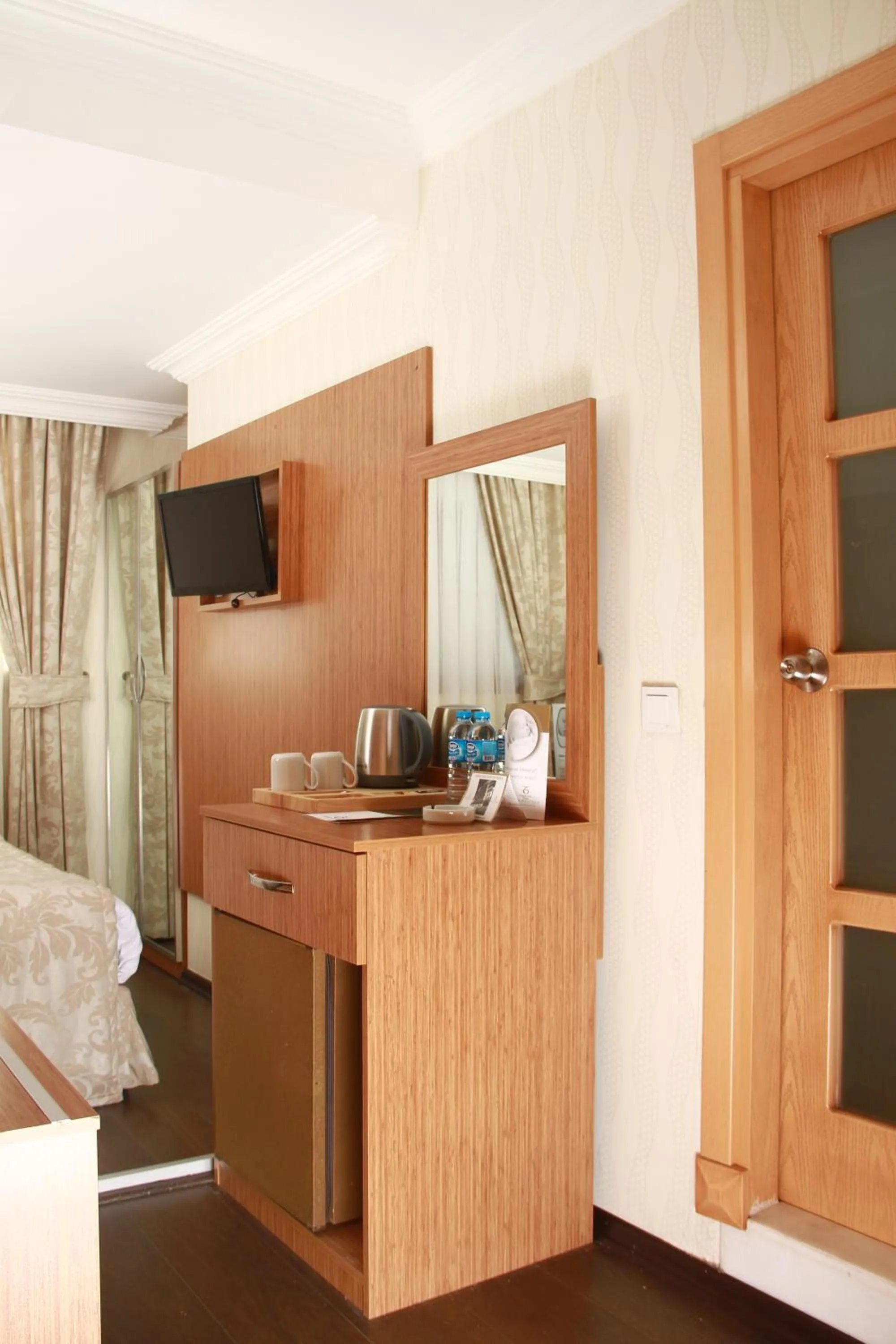 TV and multimedia, Bed in Kozan City Hotel