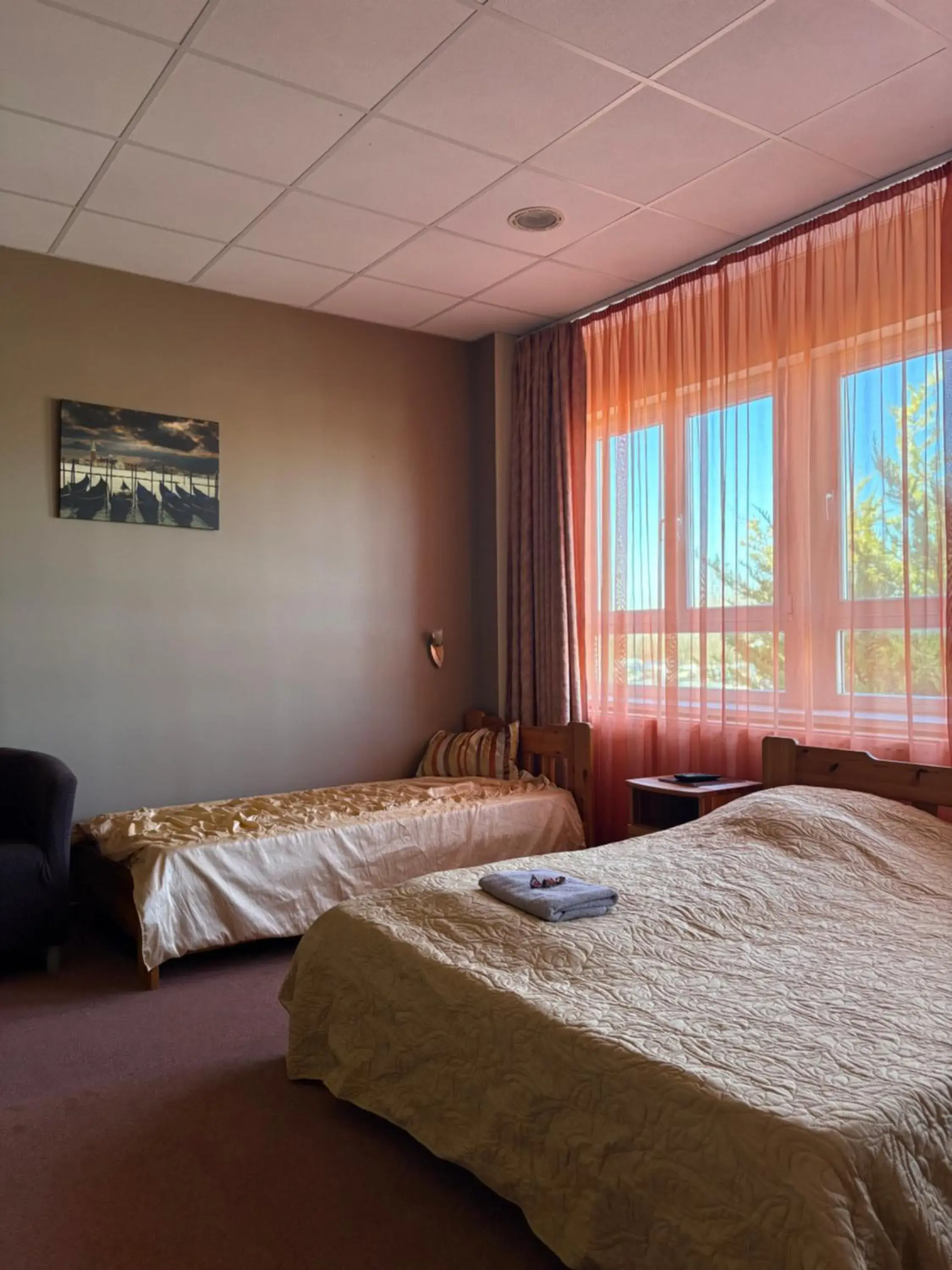 Standard Quadruple Room in Airport Szálló Standard Quadruple Room in Airport Szálló