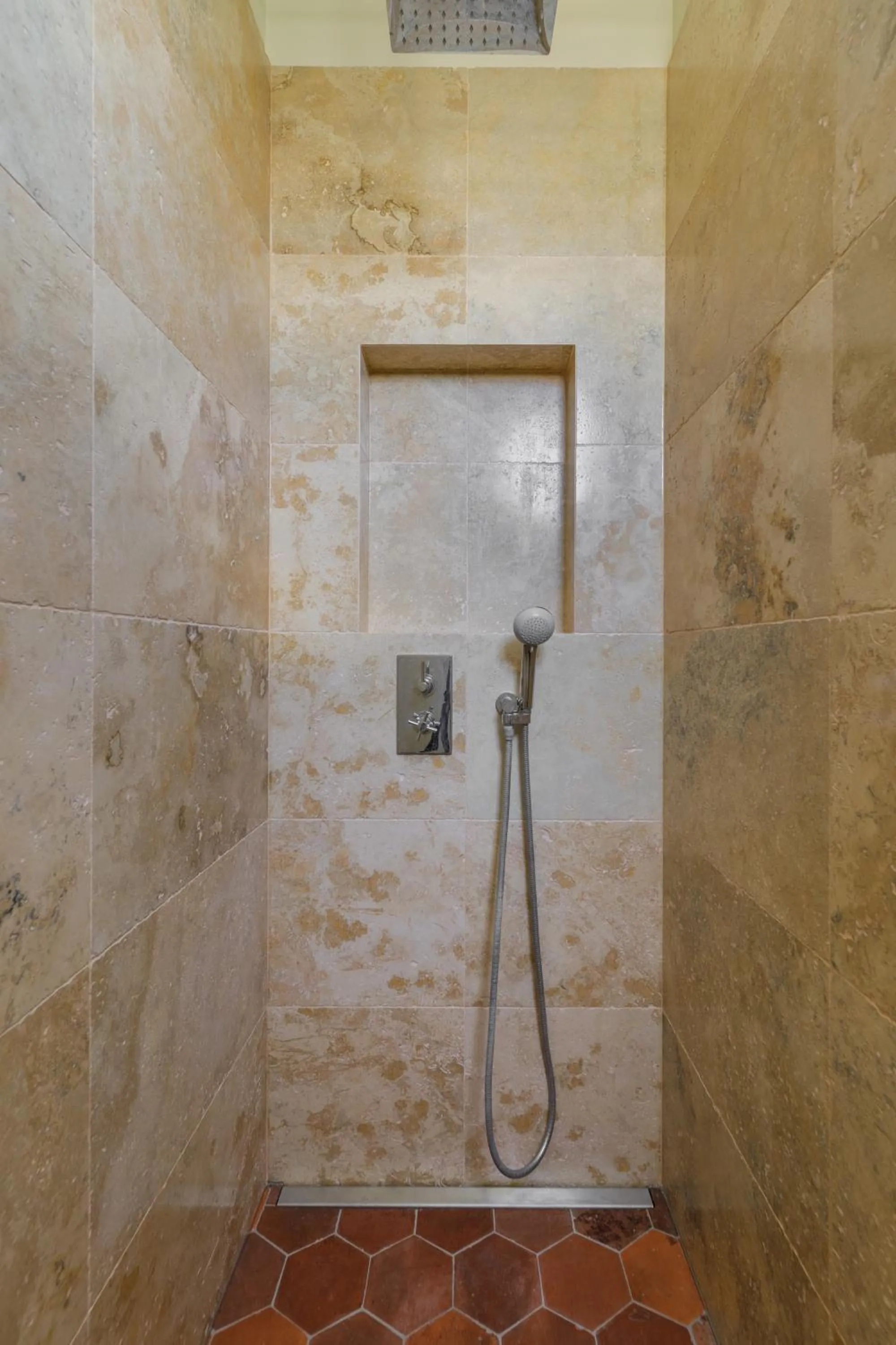 Shower in L'Hôtel Particulier - Paris Asnières